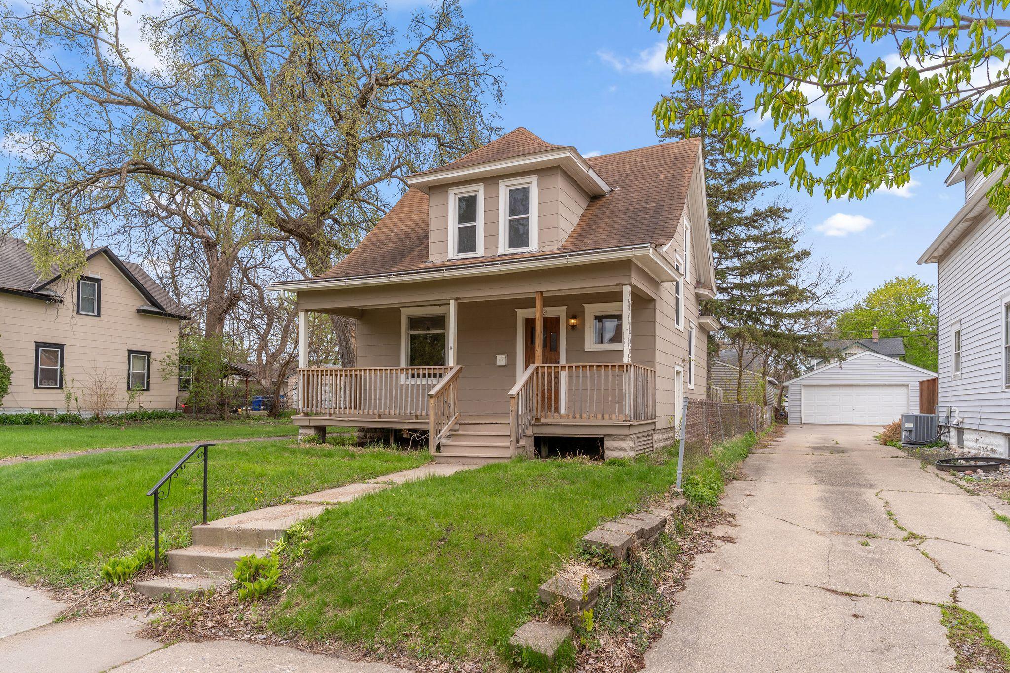 1302 Hewitt Avenue, Saint Paul MN 55104