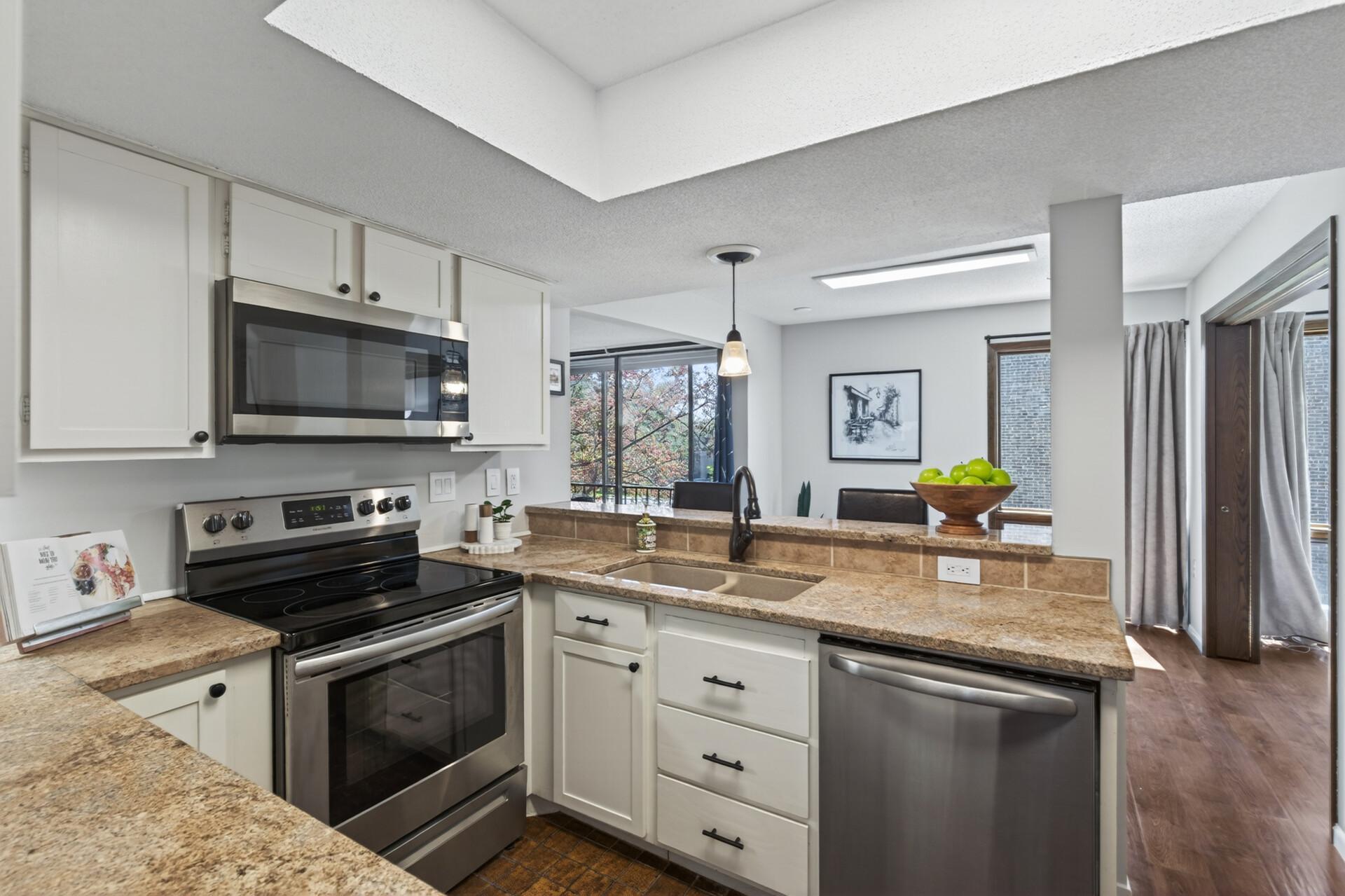 6085 Lincoln Drive Unit 225, Edina MN 55436