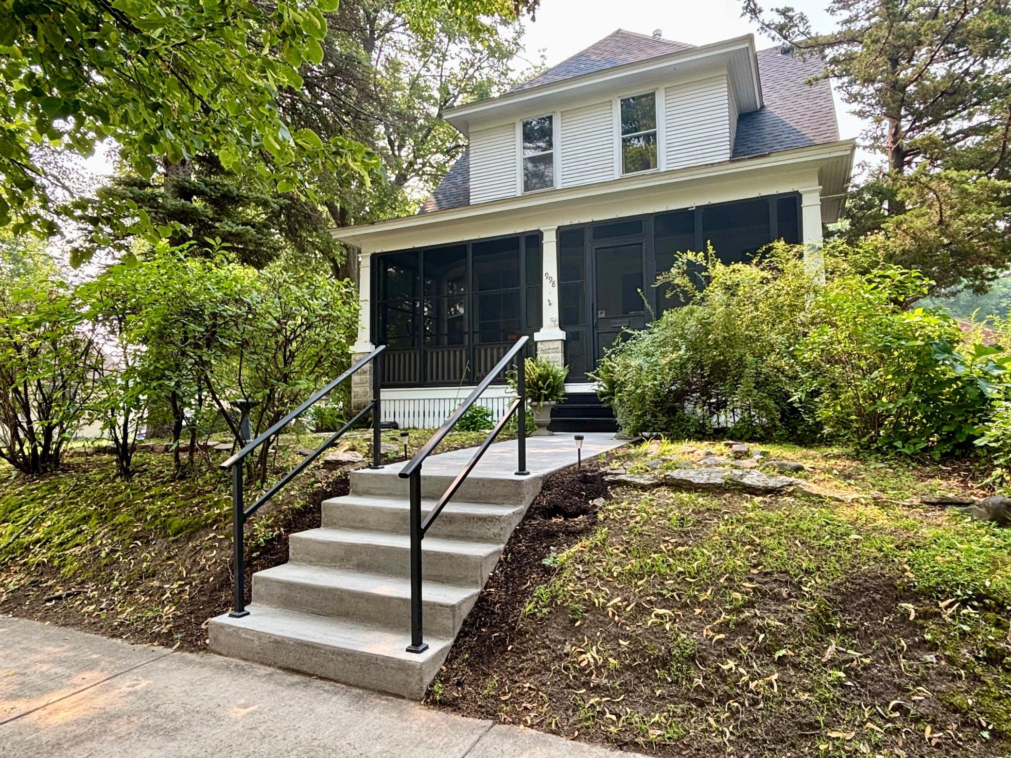 998 Margaret Street, Saint Paul MN 55106