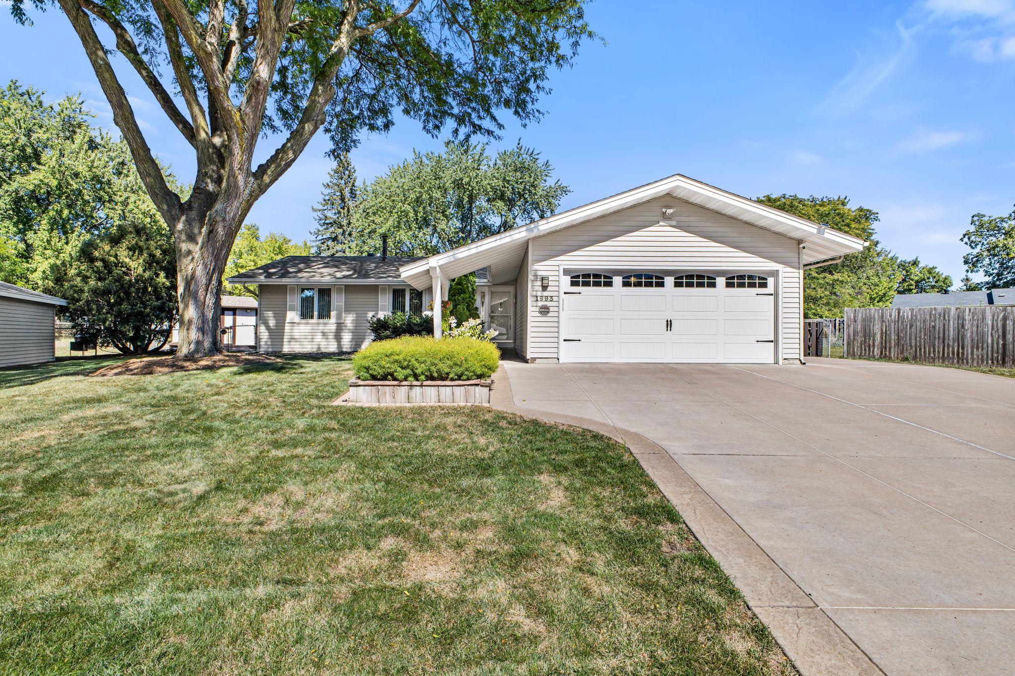 1993 Warbler Lane, Saint Paul MN 55119