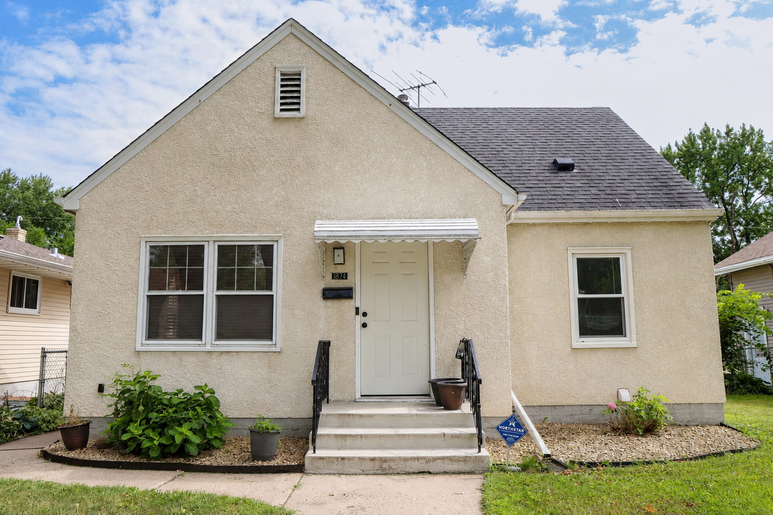 1874 Hawthorne Avenue E, Saint Paul MN 55119