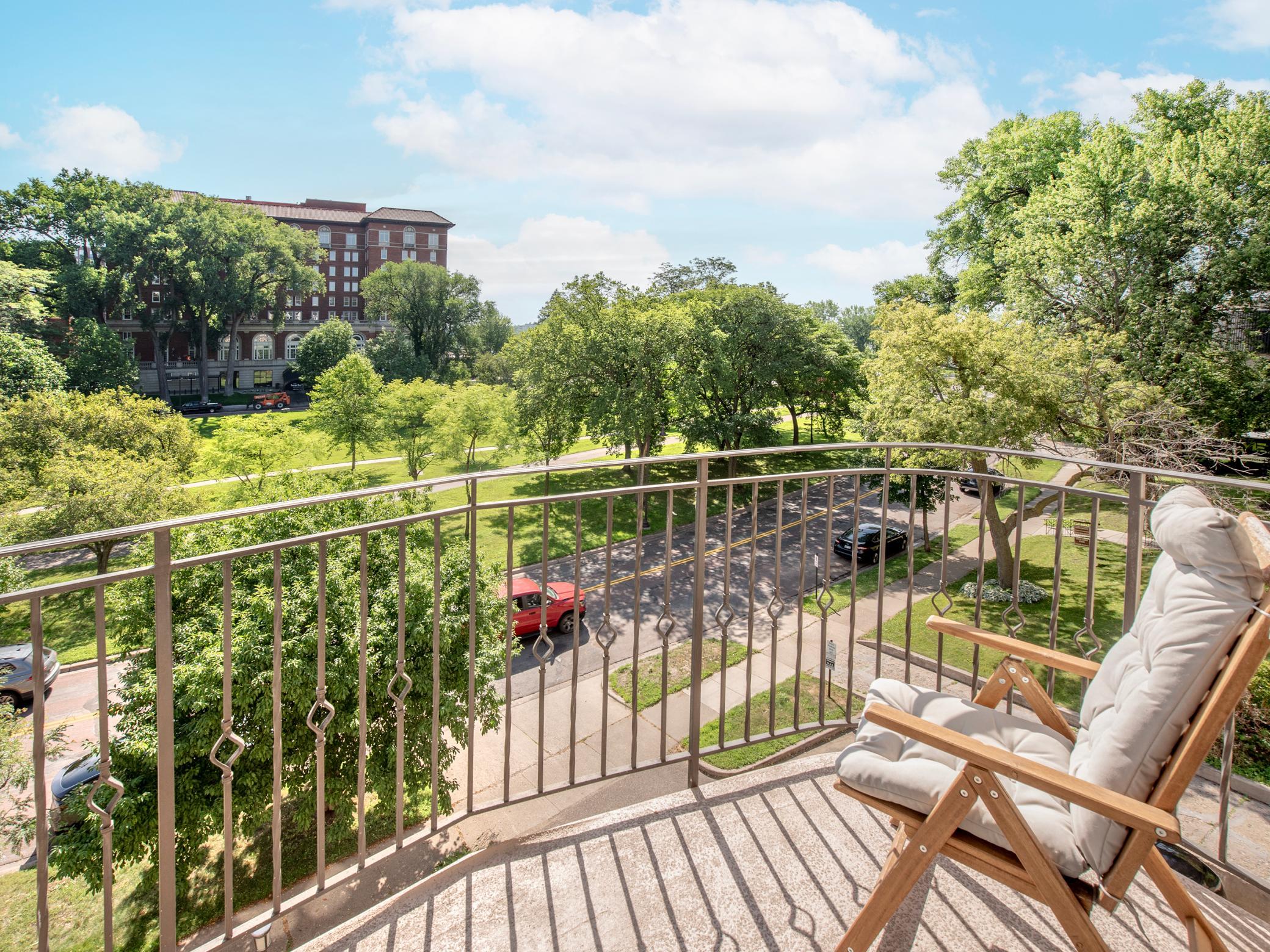 2928 Dean Parkway Unit 4B, Minneapolis MN 55416