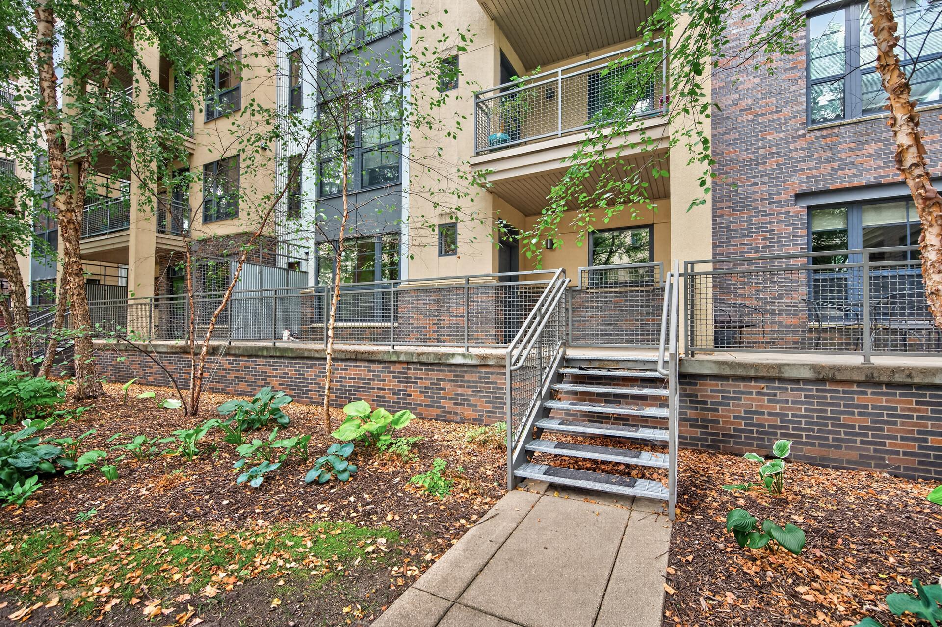 2565 Franklin Avenue Unit 102, Saint Paul MN 55114