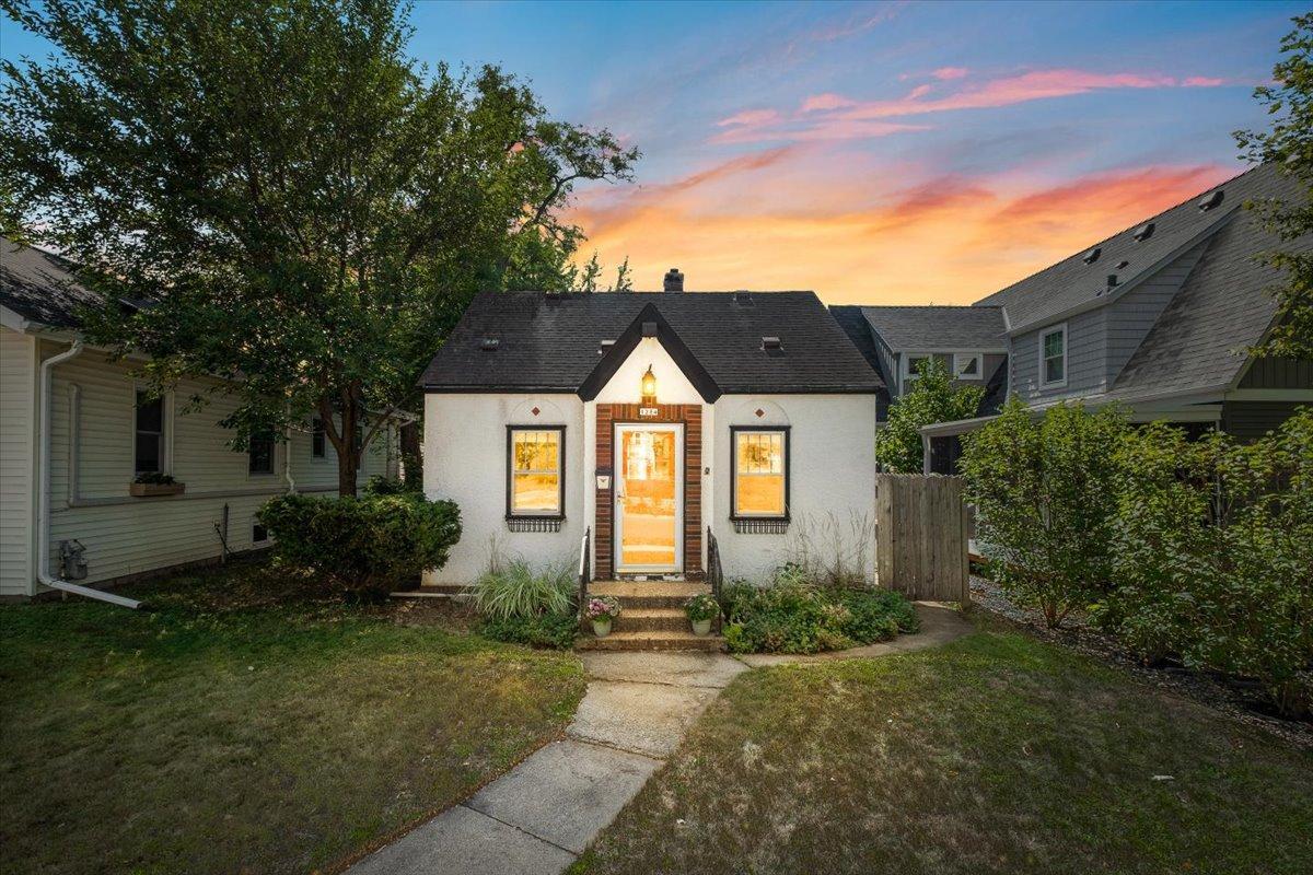 1284 Juno Avenue, Saint Paul MN 55116