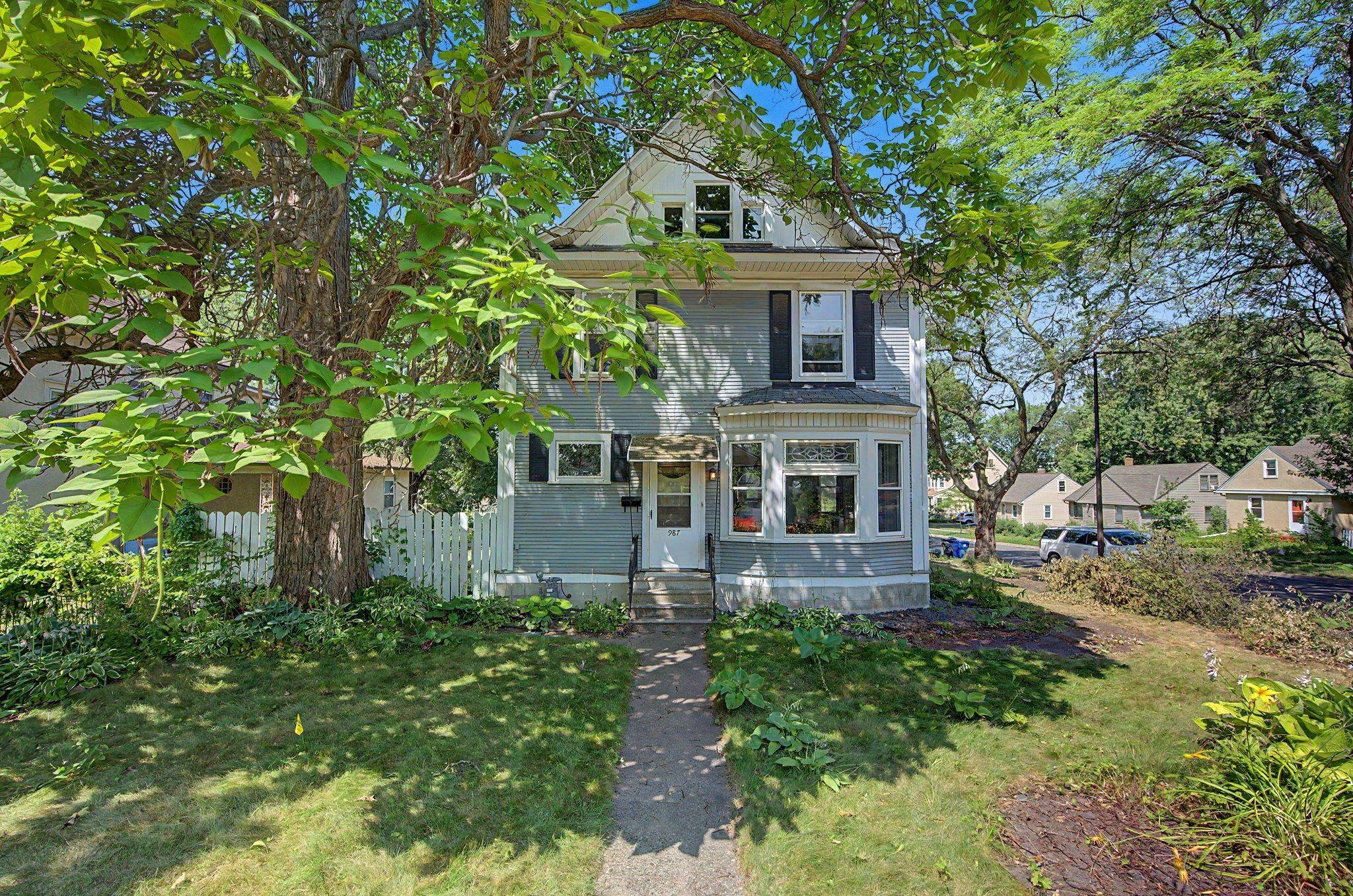 987 Earl Street, Saint Paul MN 55106
