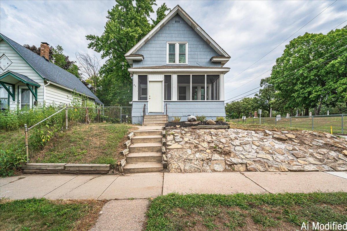 35 Manitoba Avenue, Saint Paul MN 55117