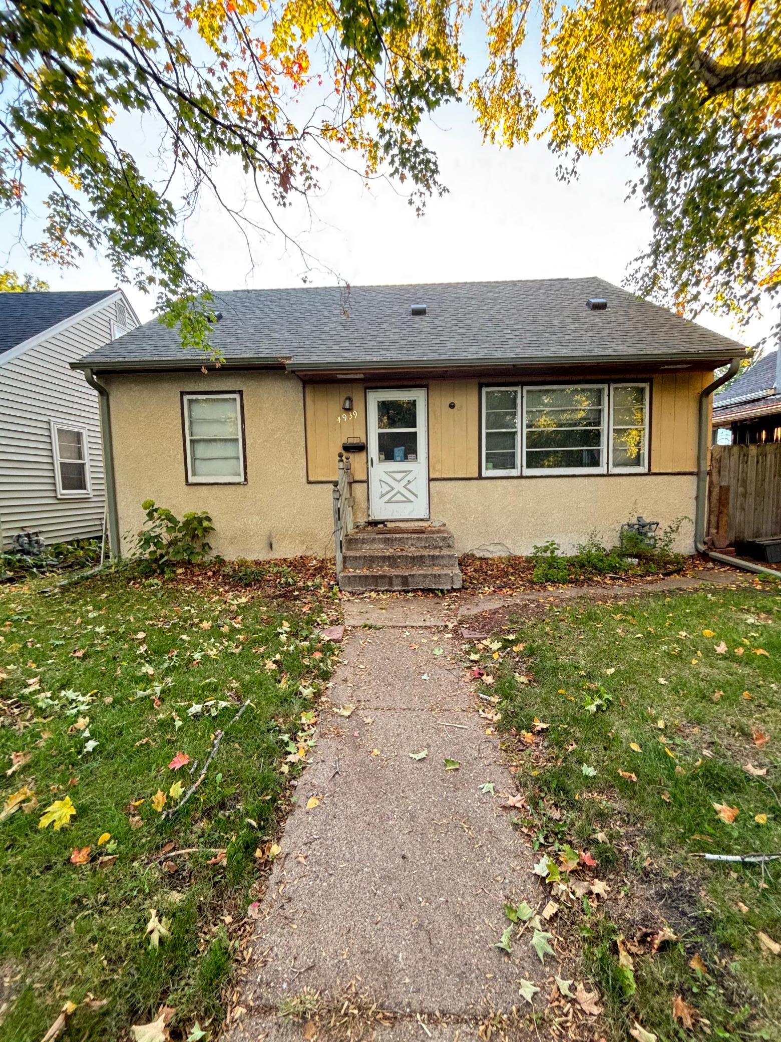 4939 Oliver Avenue N, Minneapolis MN 55430