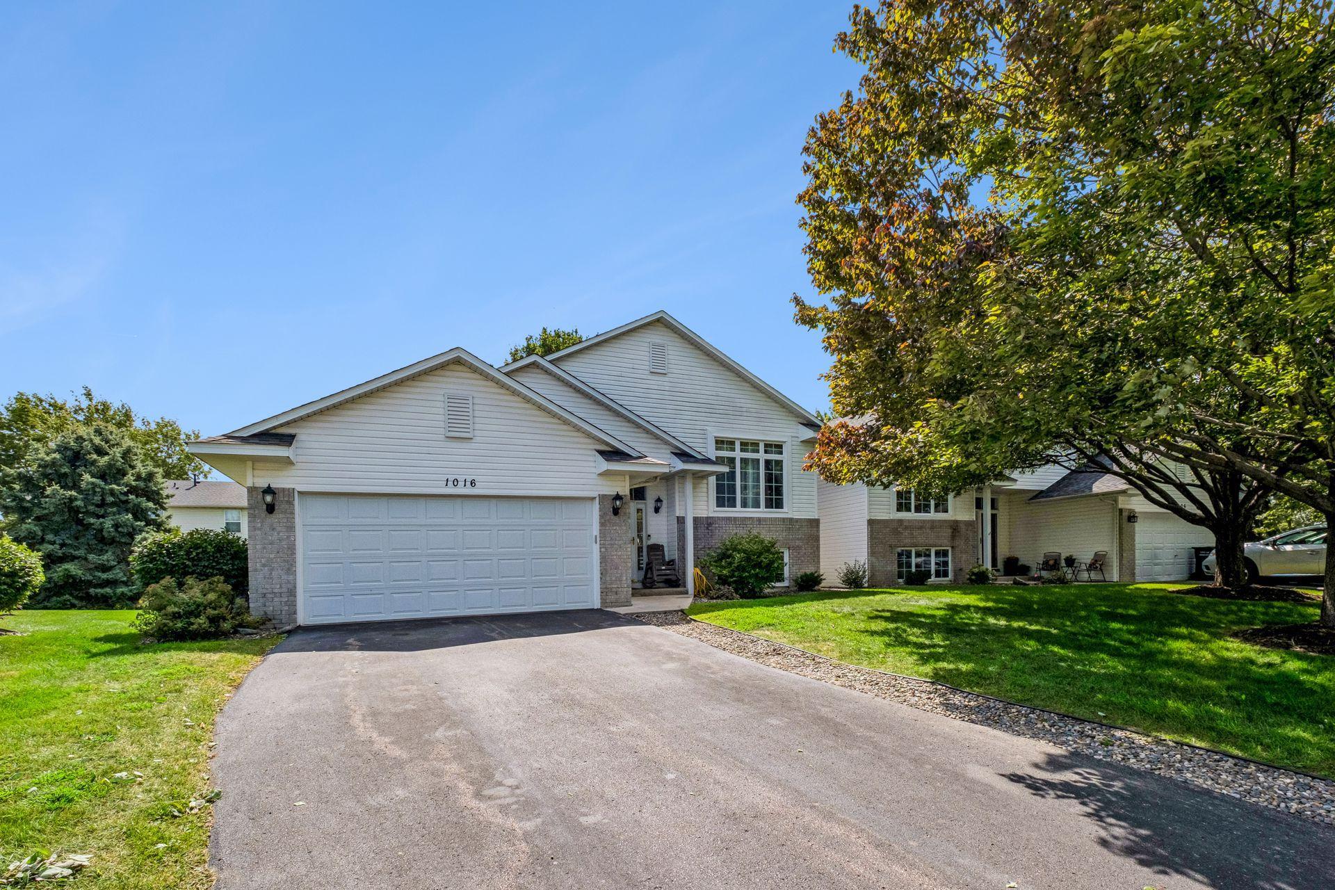 1016 Lilac Court, Shakopee MN 55379