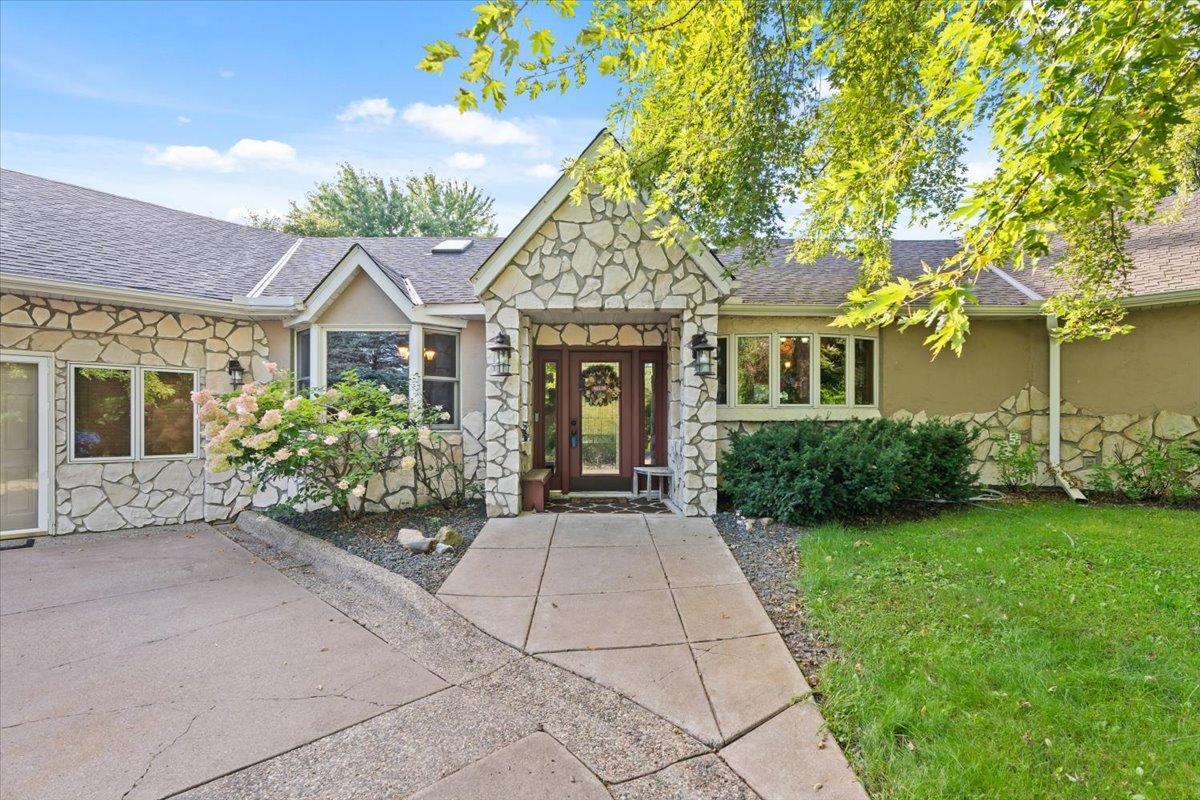 31813 Lakeway Drive NE, Cambridge MN 55008