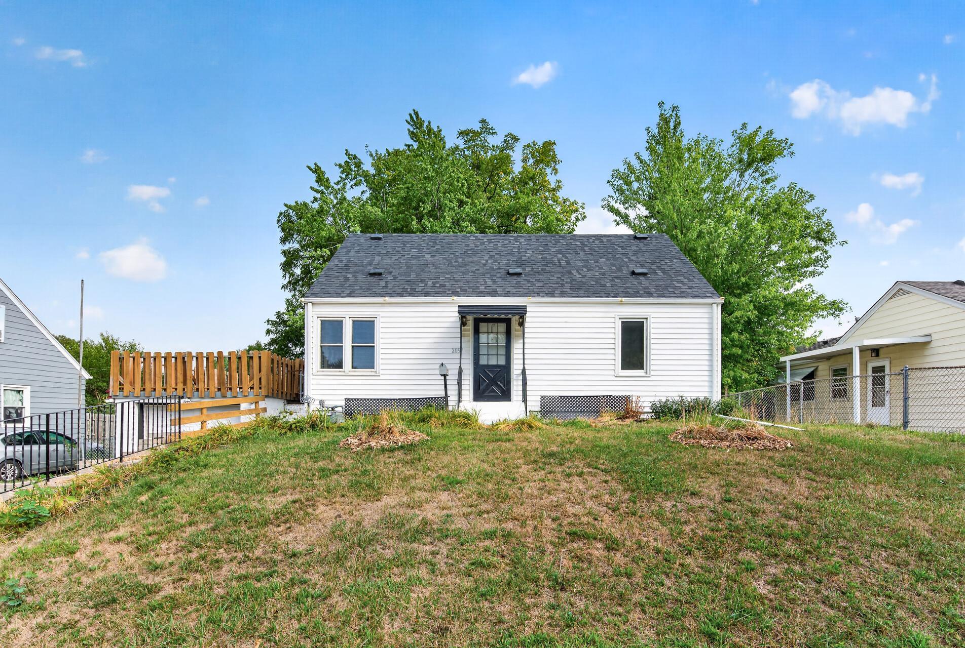 2057 Sherwood Avenue, Saint Paul MN 55119