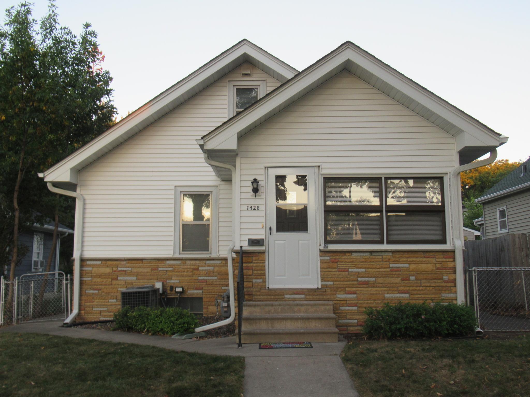 1428 Hazel Street N, Saint Paul MN 55119
