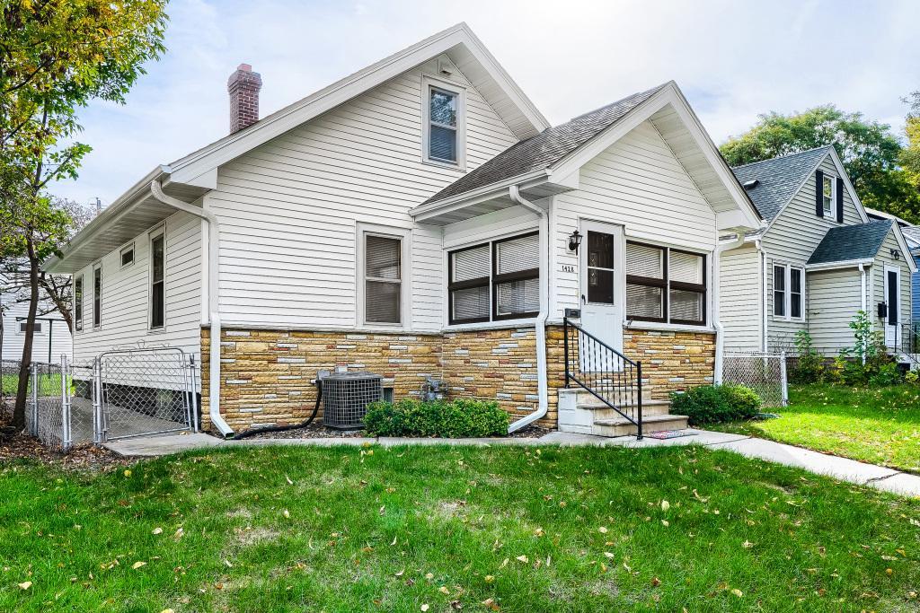 1428 Hazel Street N, Saint Paul MN 55119