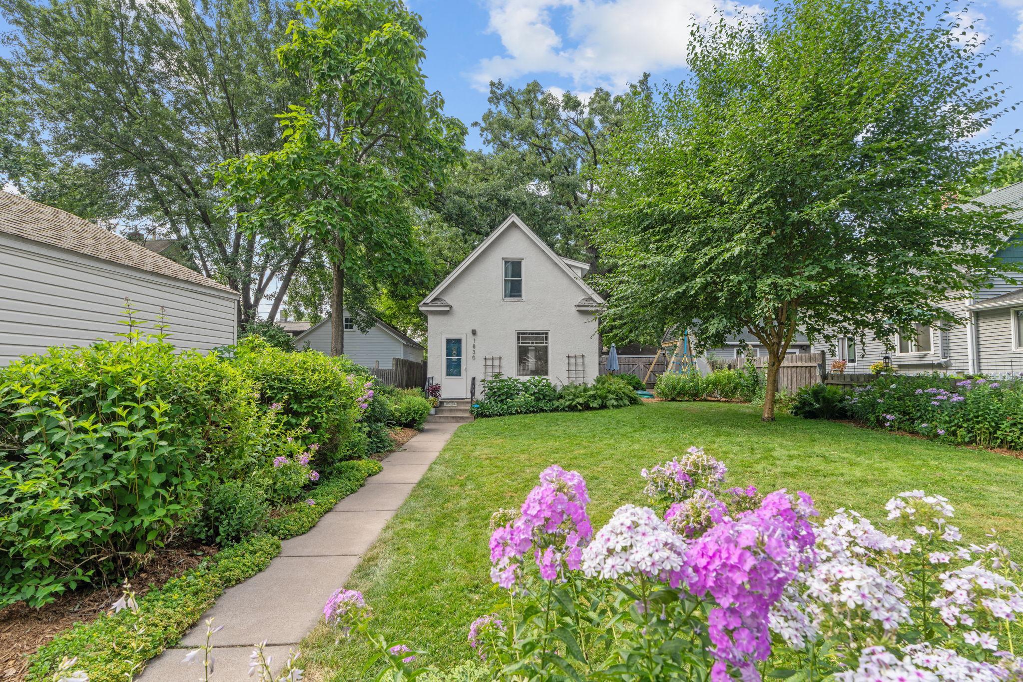 1830 Hewitt Avenue, Saint Paul MN 55104
