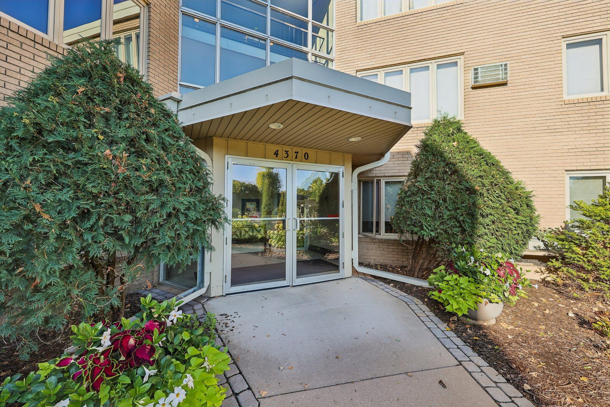 4370 Brookside Court Unit 320, Edina MN 55436