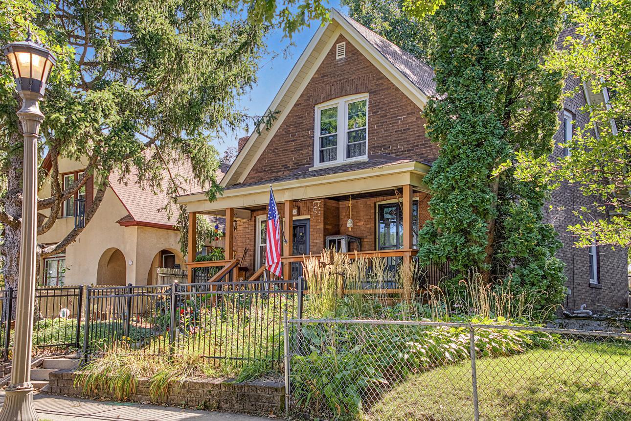 102 Cook Avenue W, Saint Paul MN 55117