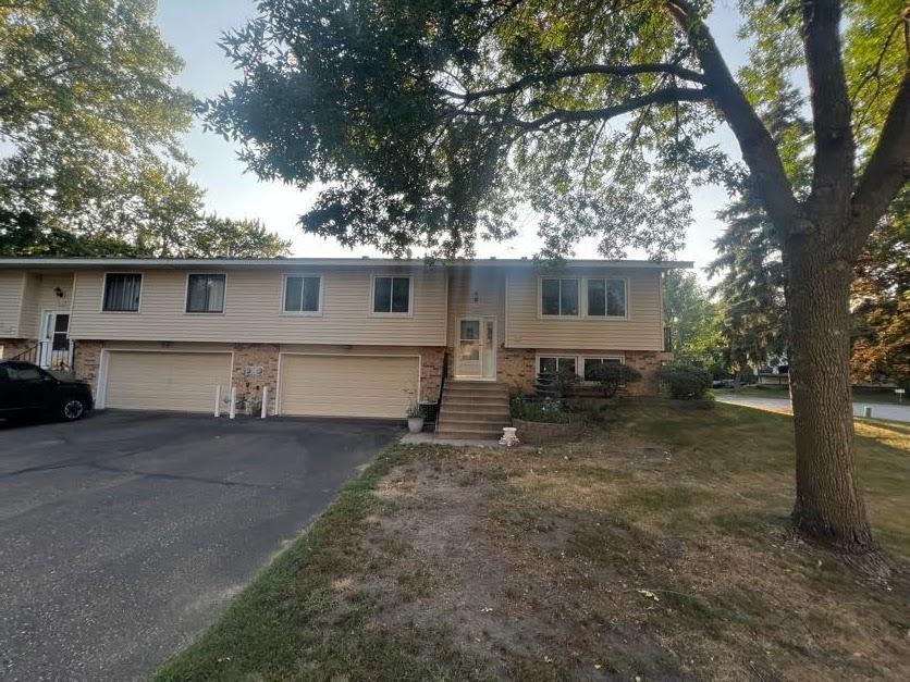 403 98th Avenue NE, Blaine MN 55434