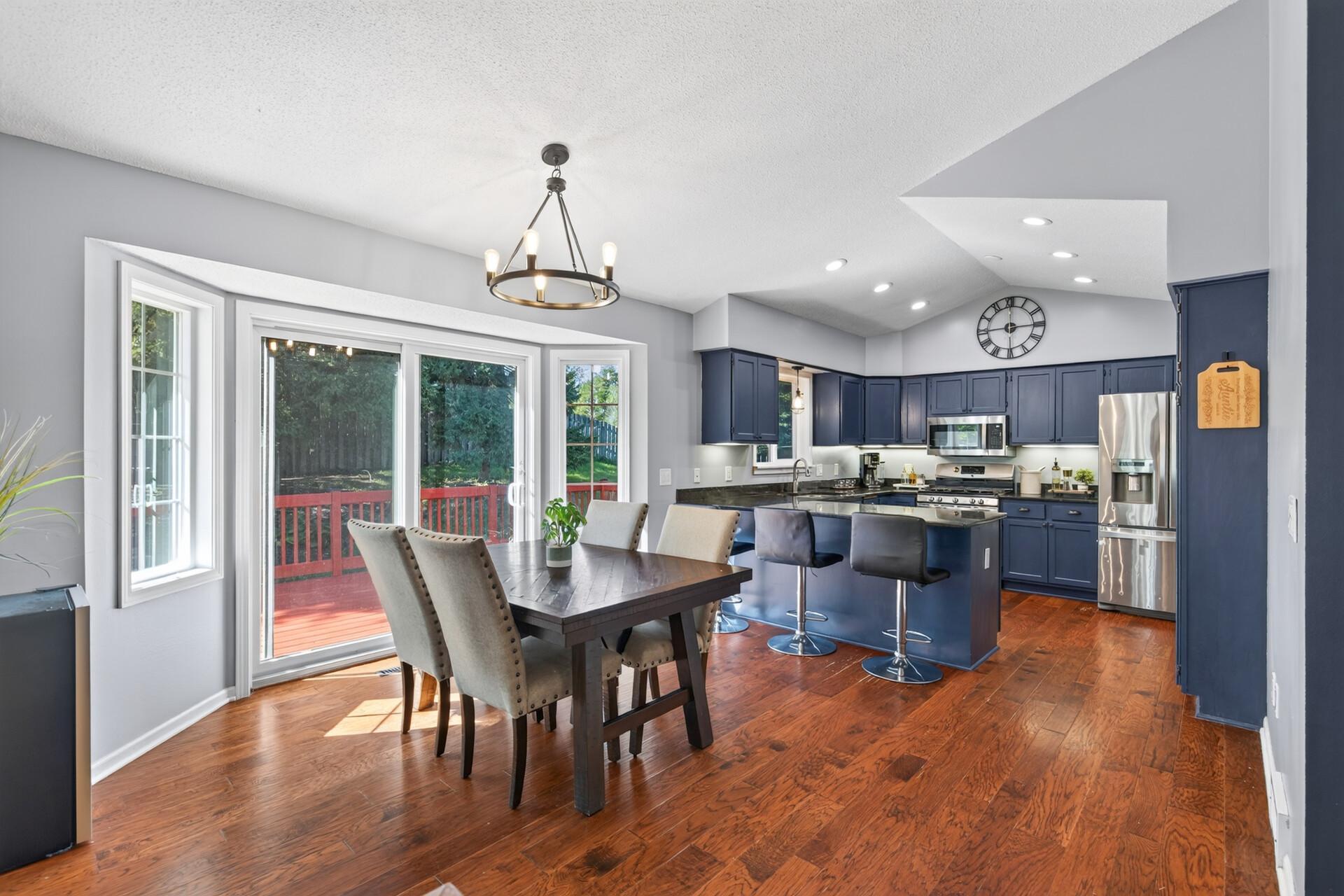 16025 Grove Trail, Lakeville MN 55044