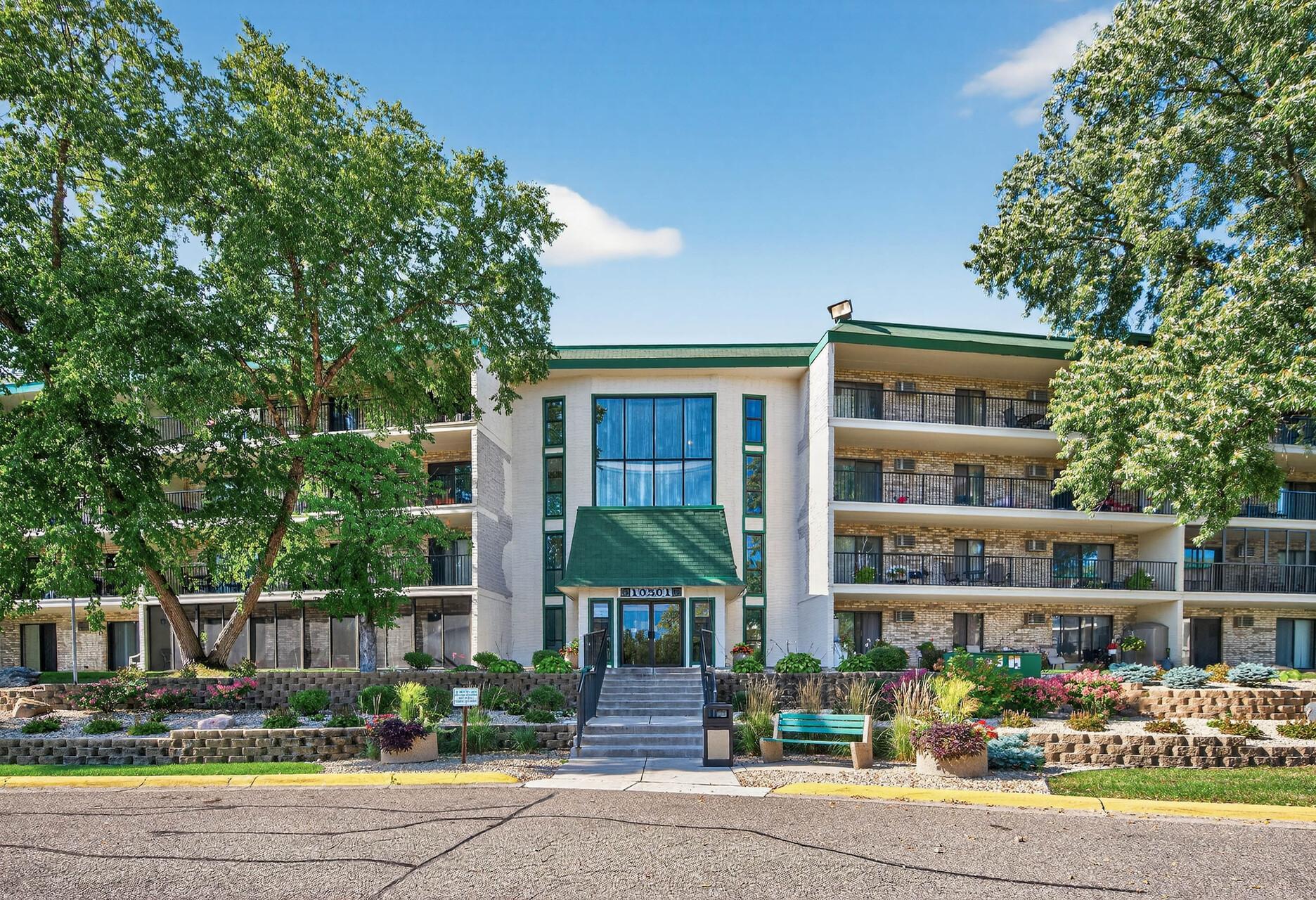 10501 Cedar Lake Road Unit 318, Minnetonka MN 55305