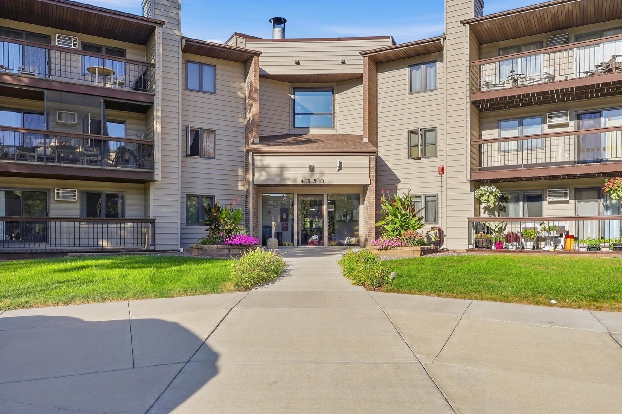 4350 Trenton Lane N Unit 116, Plymouth MN 55442