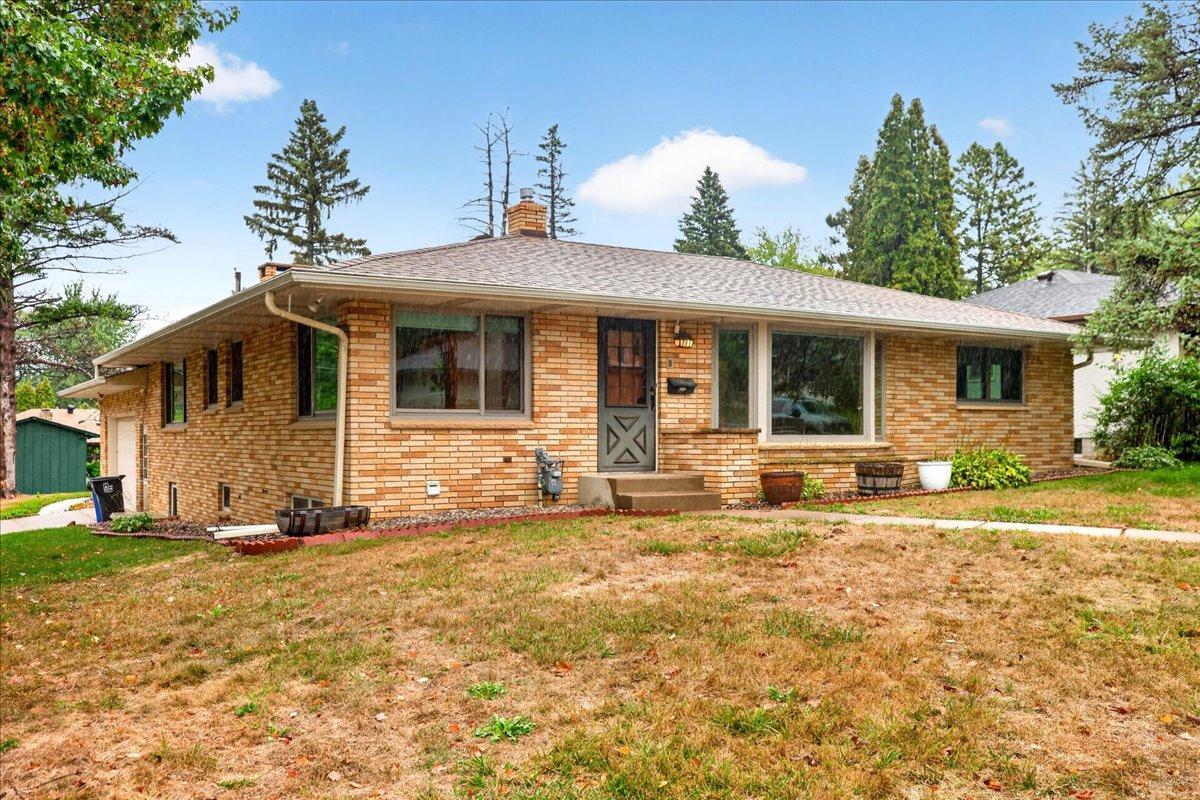781 Iowa Avenue E, Saint Paul MN 55106
