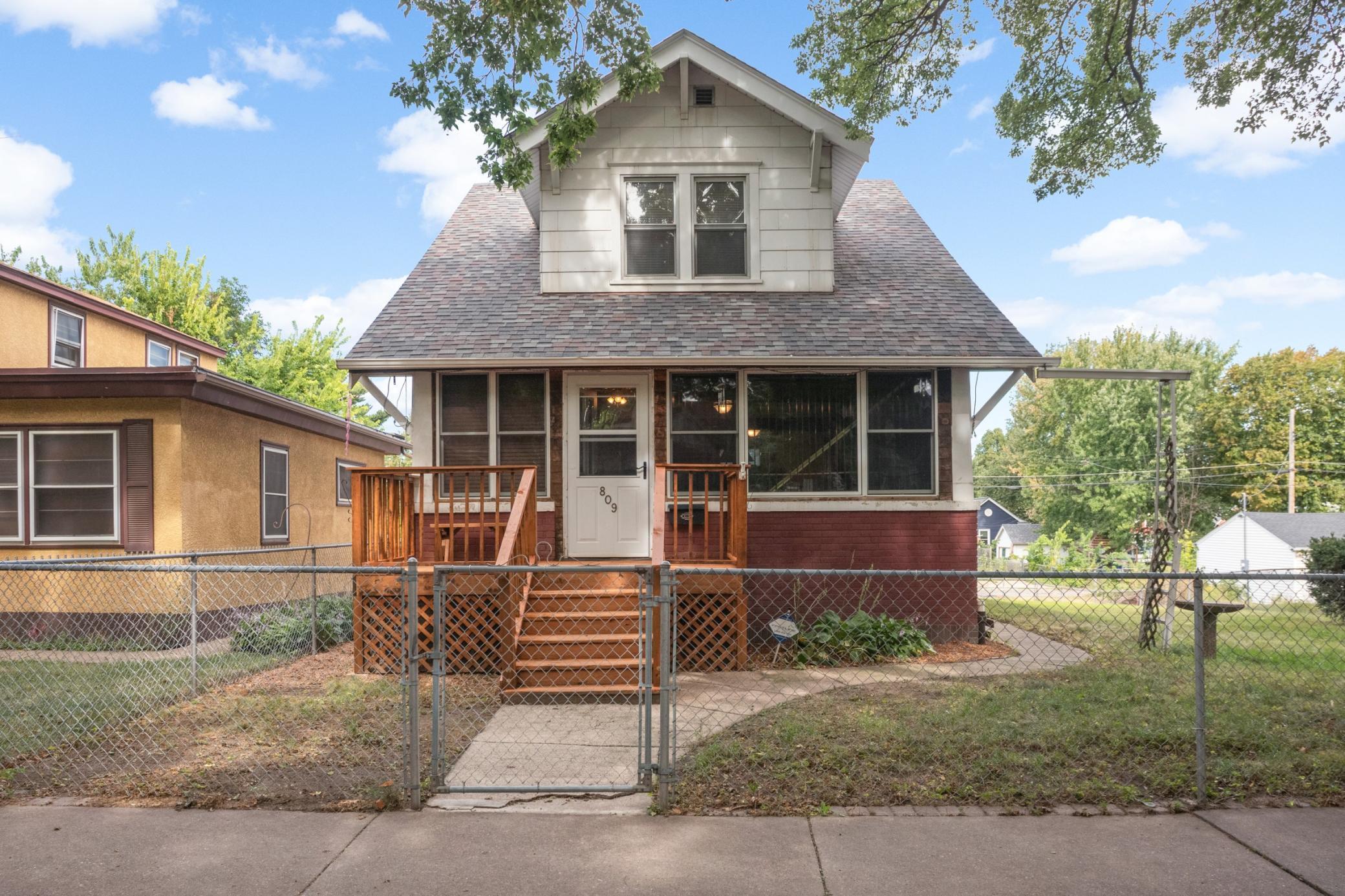 809 Minnehaha Avenue W, Saint Paul MN 55104