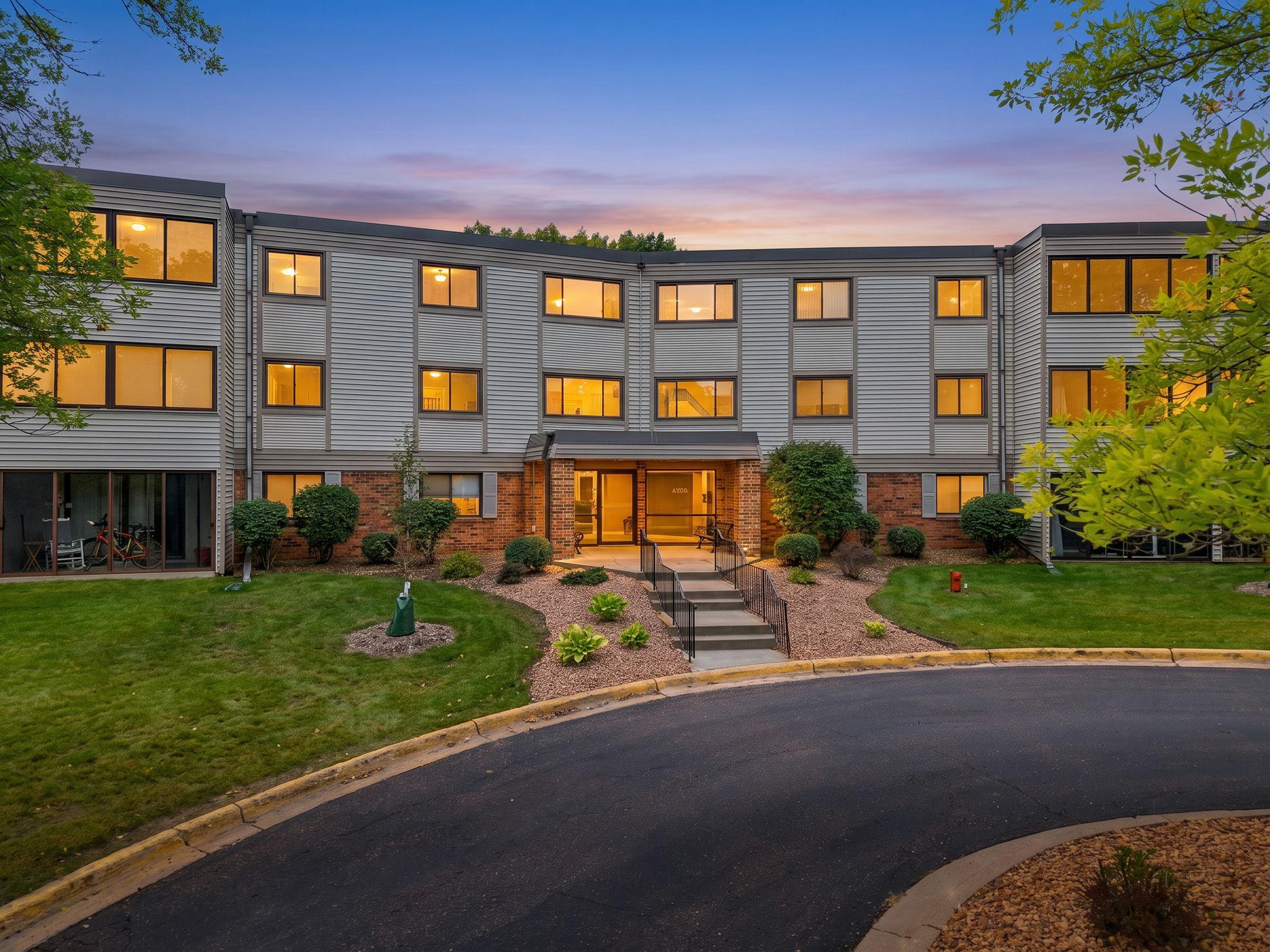4385 Trenton Lane N Unit 212, Plymouth MN 55442