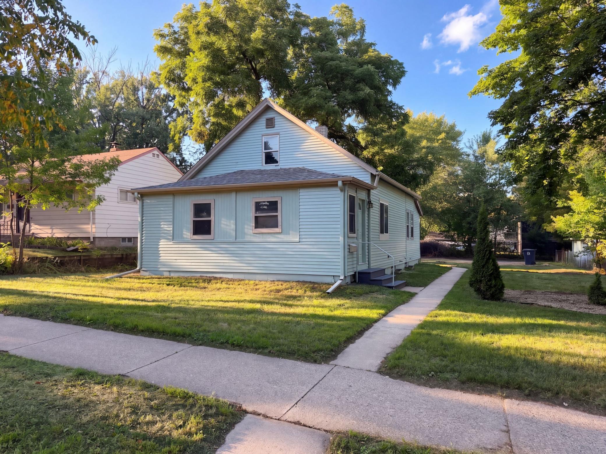 305 Arlington Avenue W, Saint Paul MN 55117