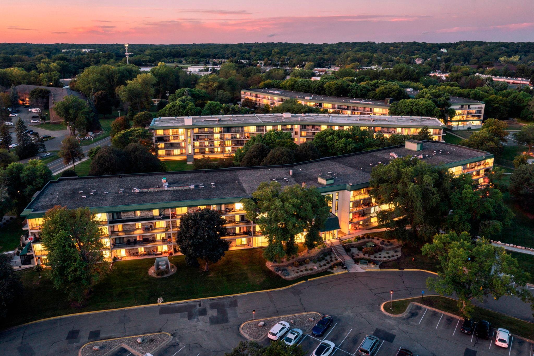 10501 Cedar Lake Road Unit 512, Minnetonka MN 55305