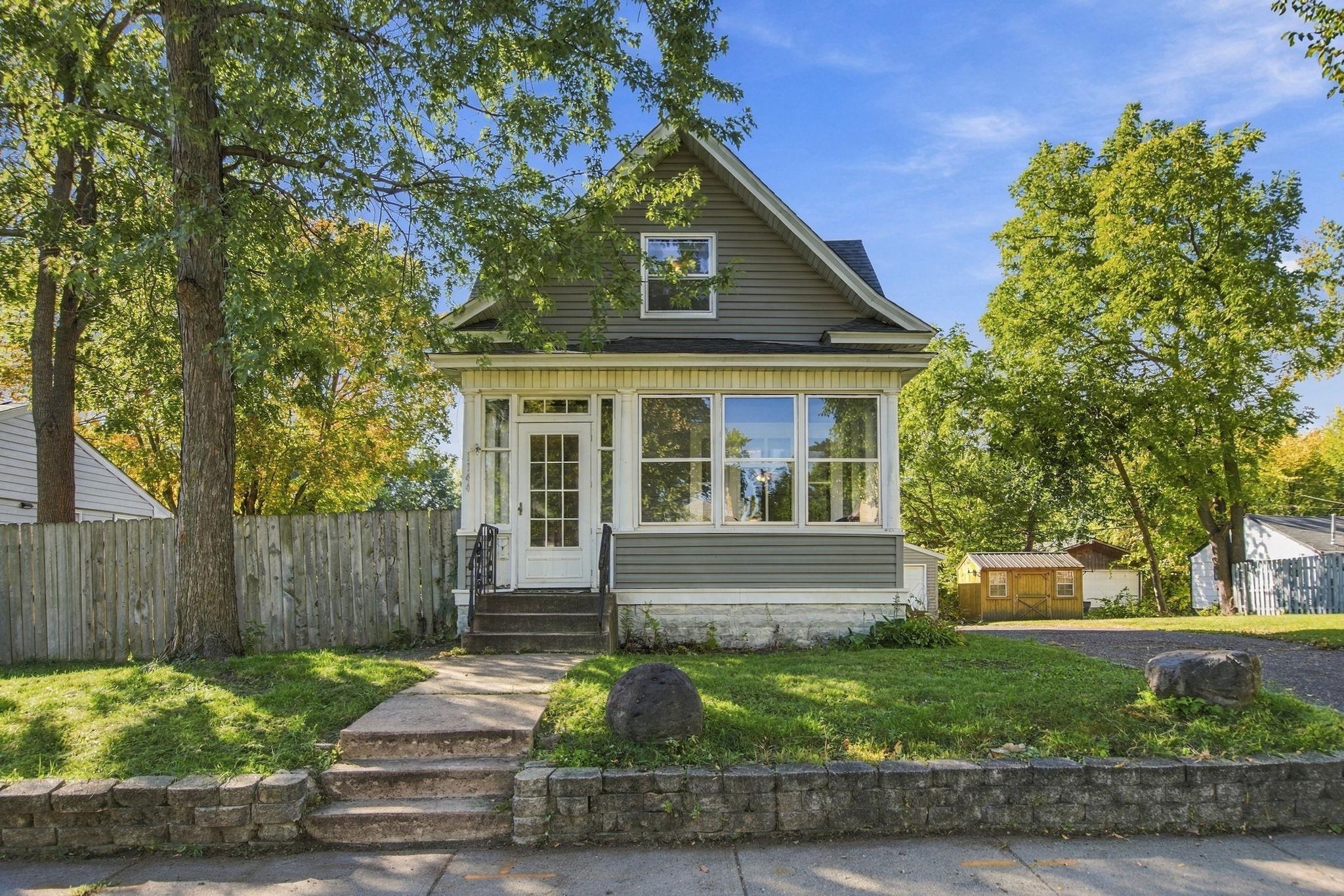 1144 Cook Avenue E, Saint Paul MN 55106
