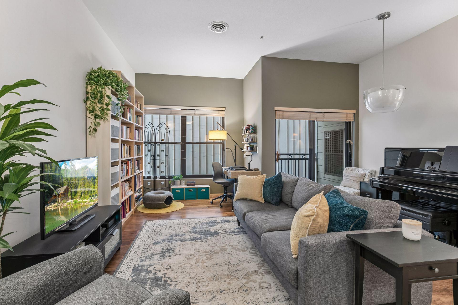 270 4th Street E Unit 207, Saint Paul MN 55101