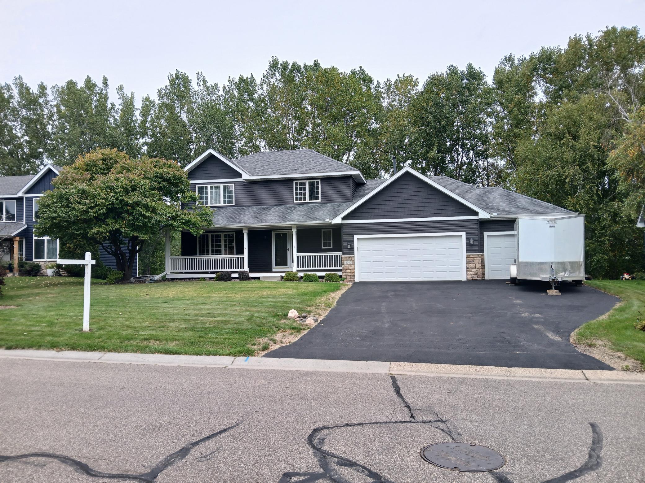 9040 Parkside Drive, Woodbury MN 55125
