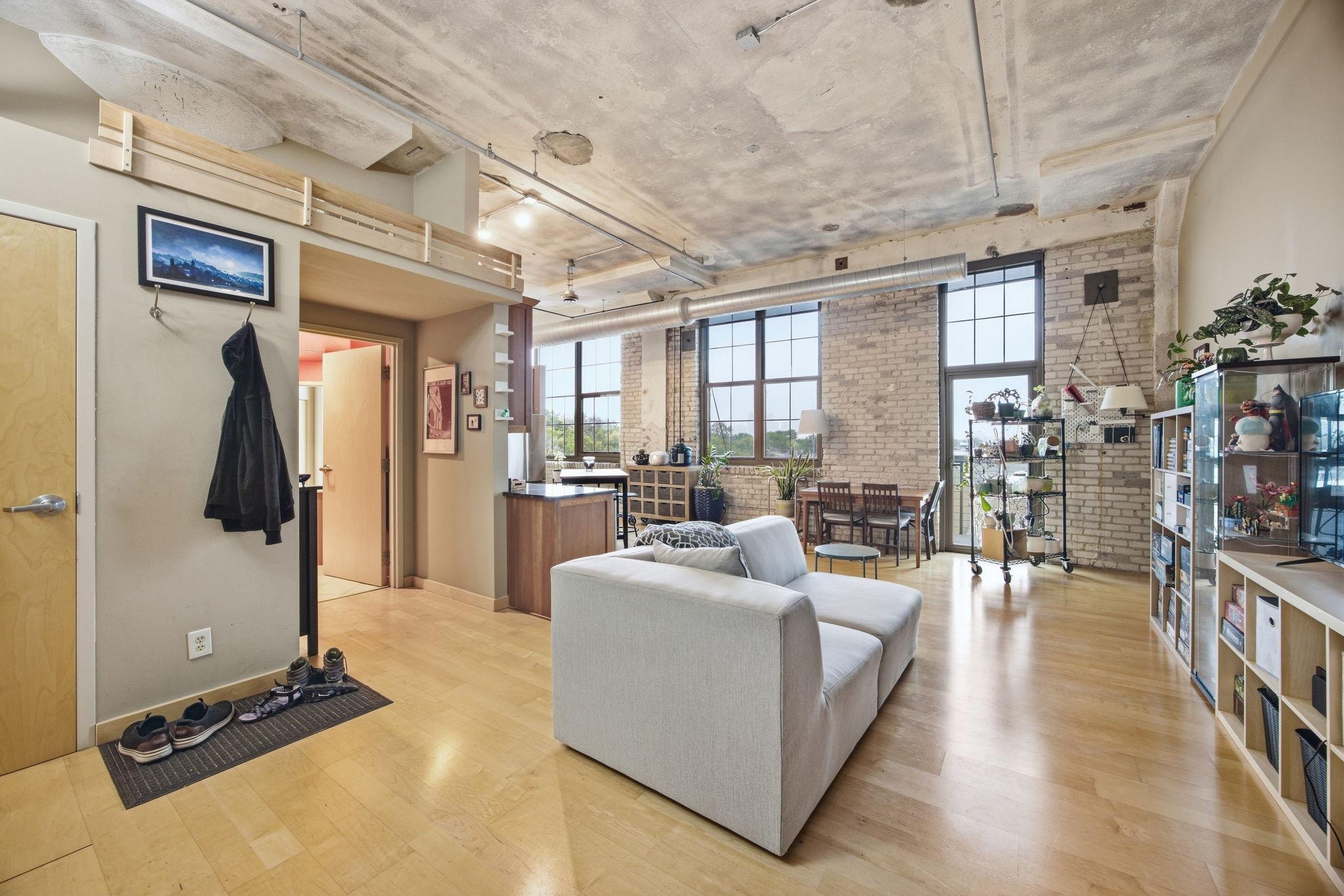 1901 E Hennepin Avenue Unit 303, Minneapolis MN 55413