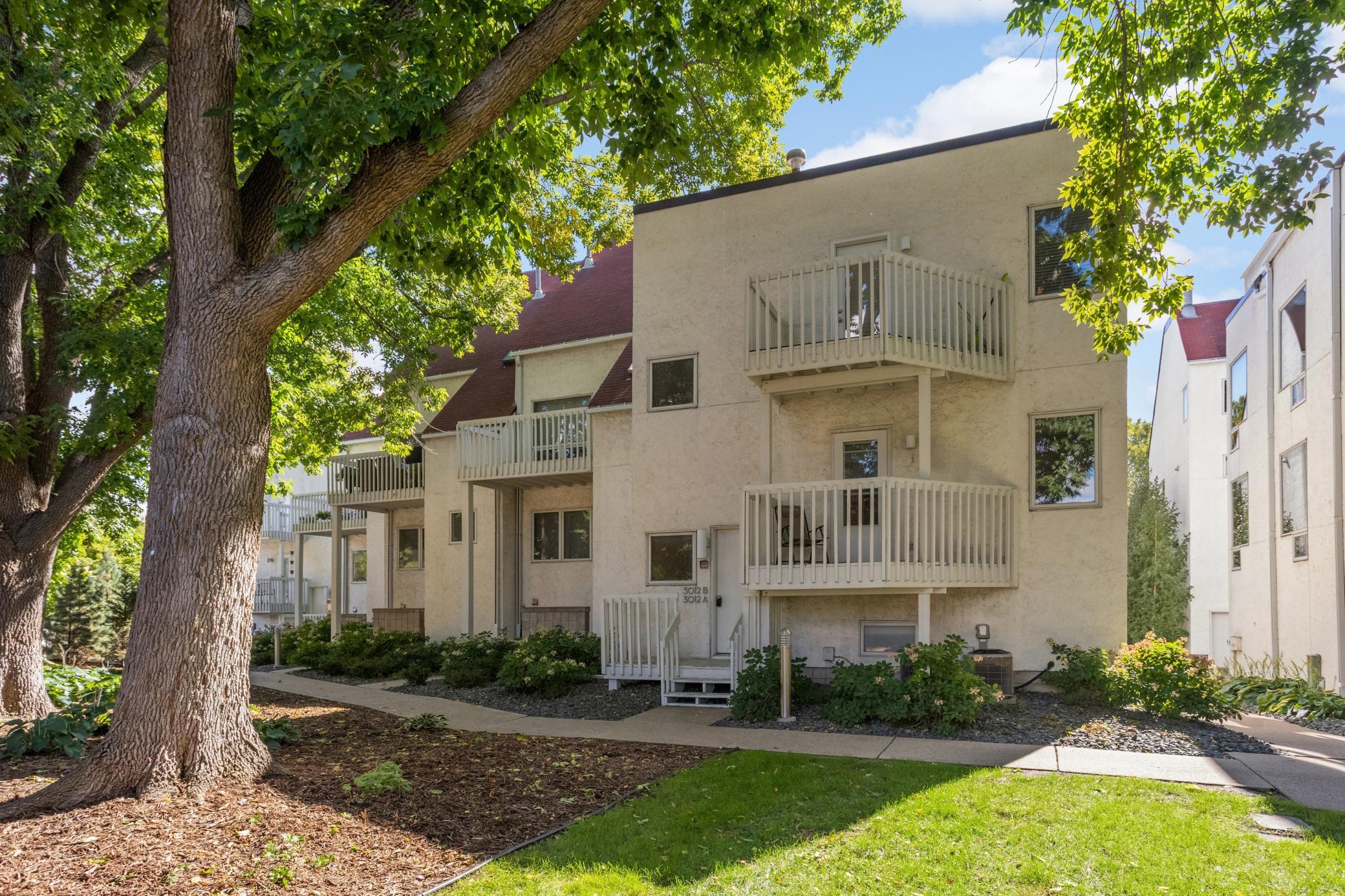 3012 Lake Shore Drive Unit B, Minneapolis MN 55416