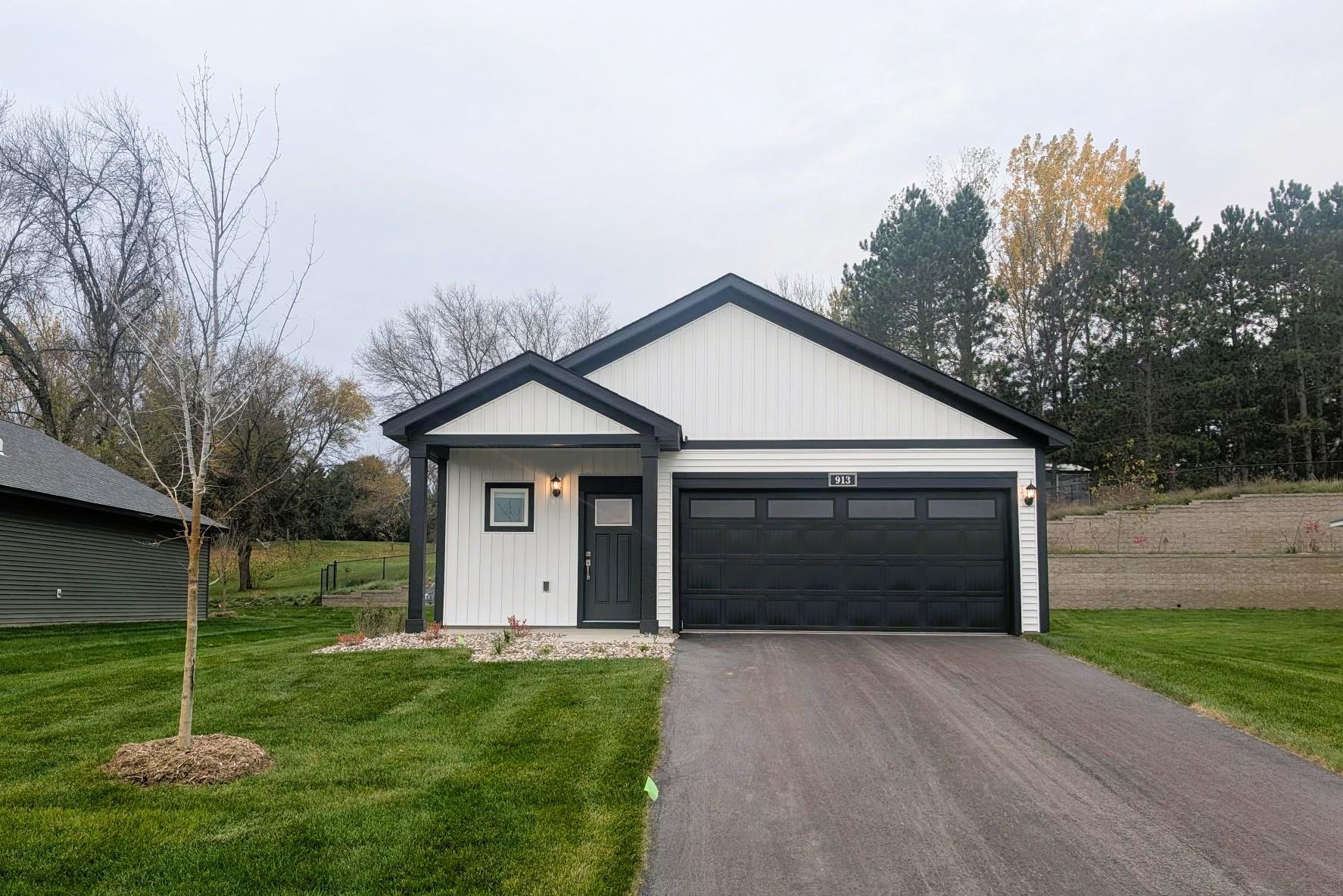 913 Sycamore Place N, Cambridge MN 55008