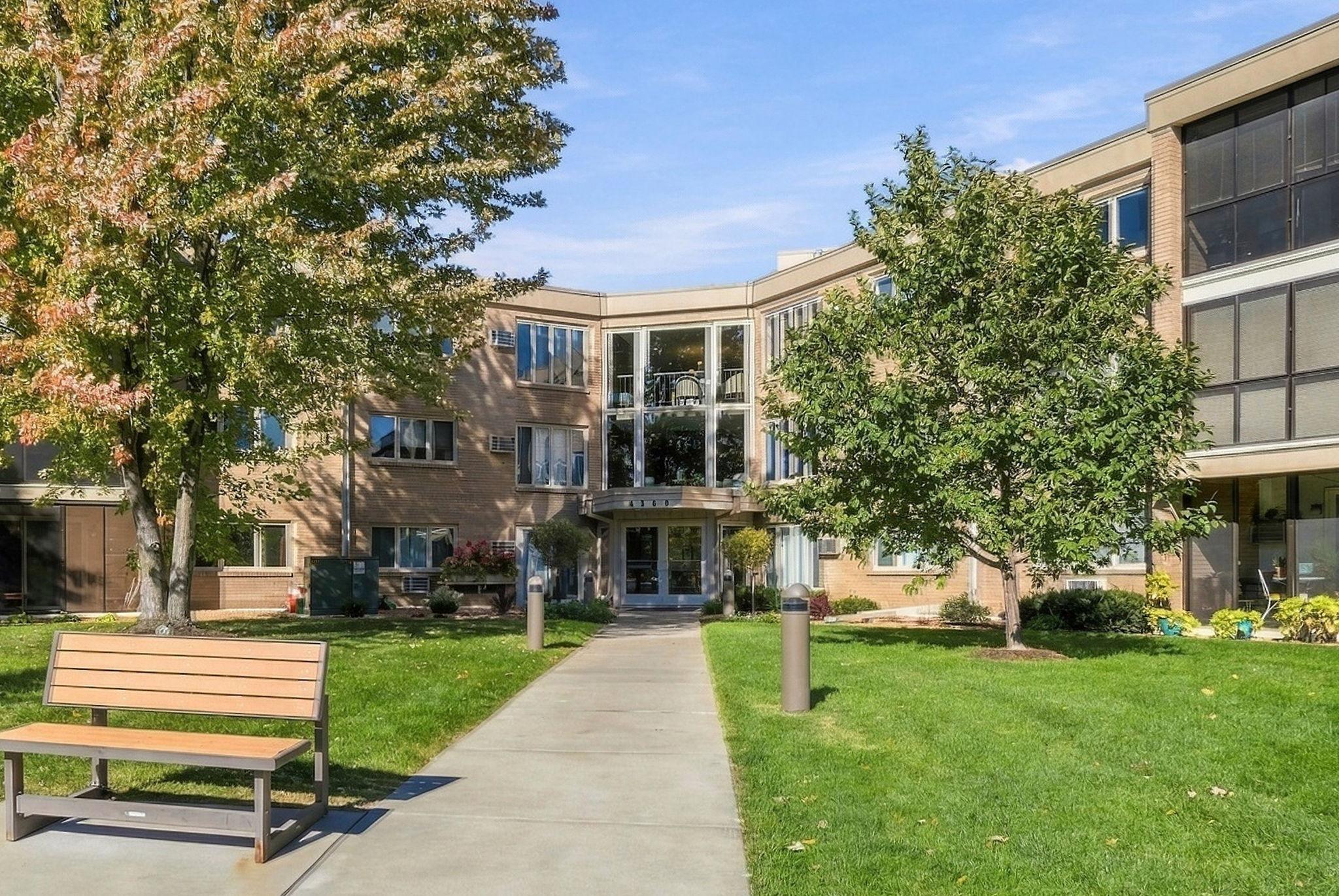 4360 Brookside Court Unit 211, Edina MN 55436