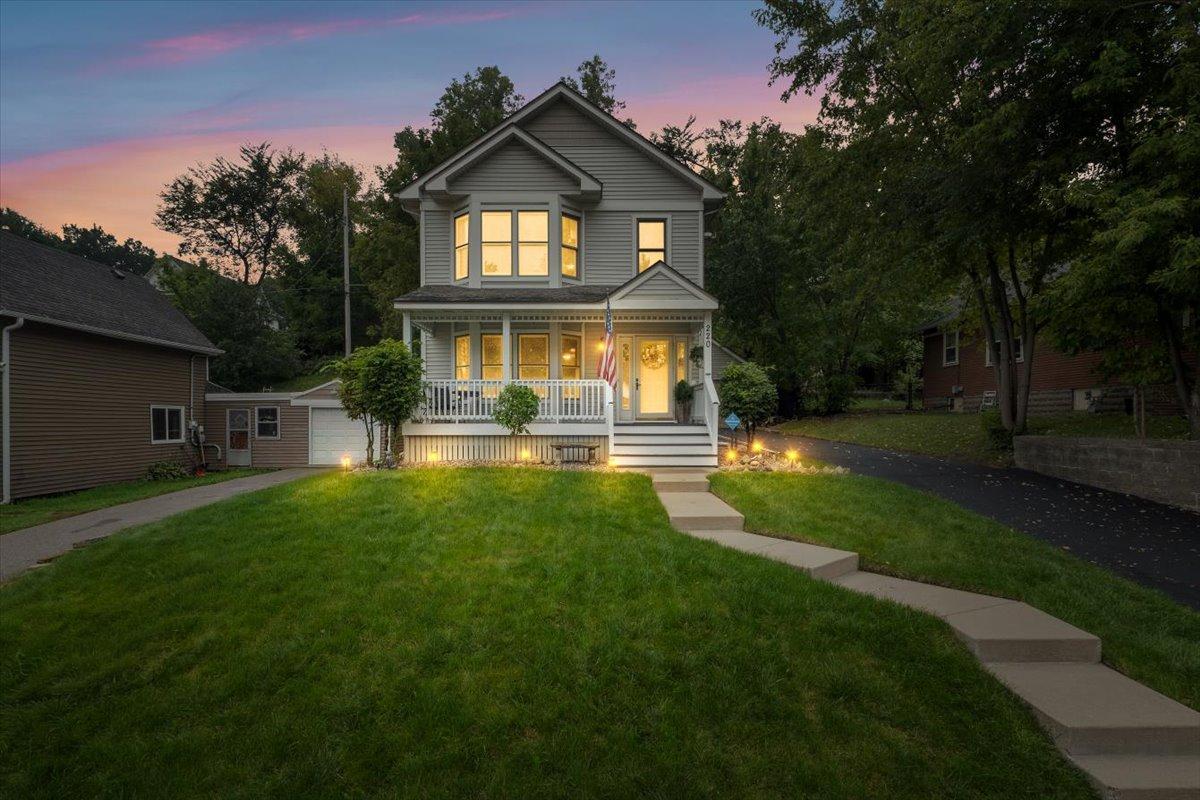 220 Baker Street E, Saint Paul MN 55107