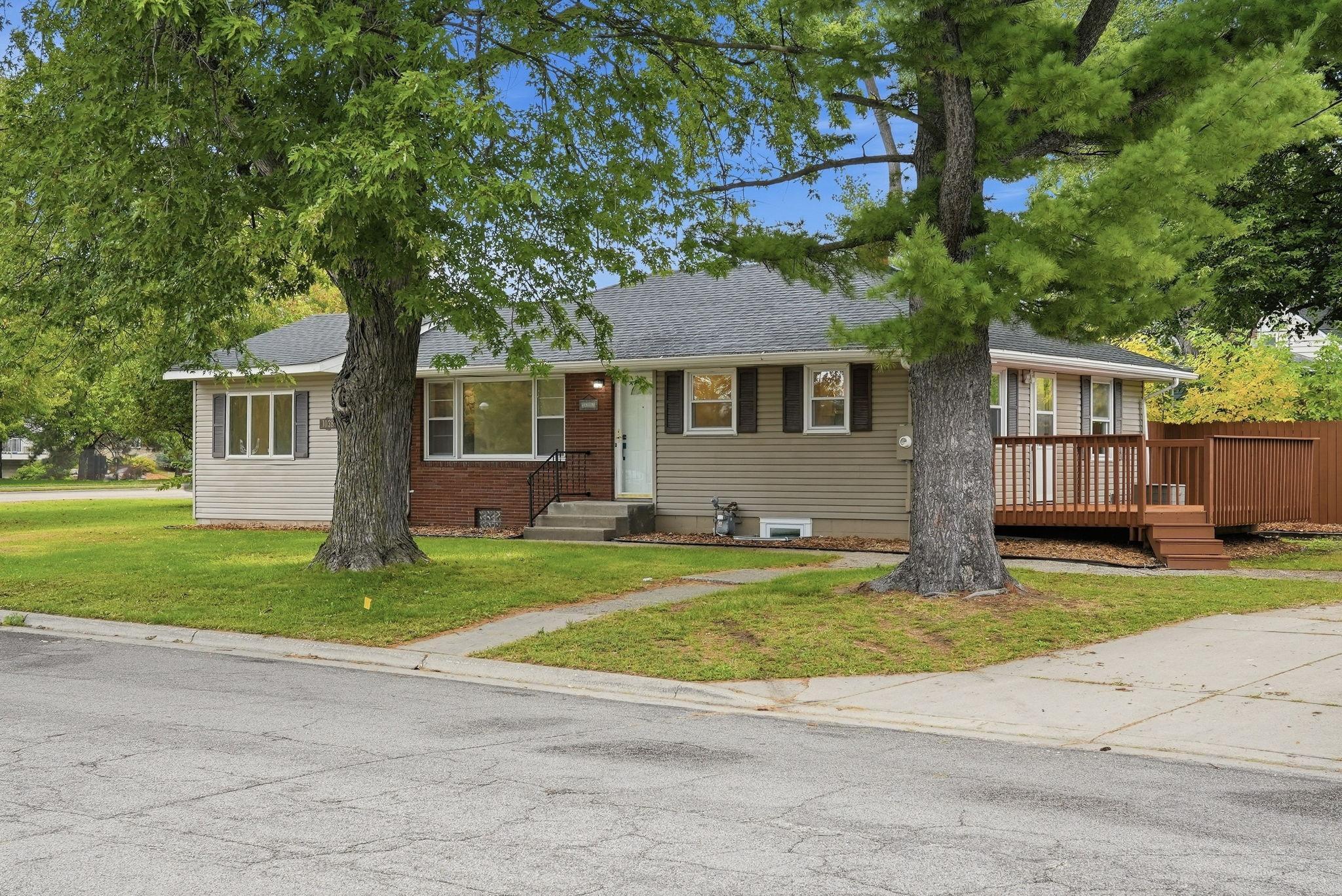 1038 Larpenteur Avenue W, Saint Paul MN 55113