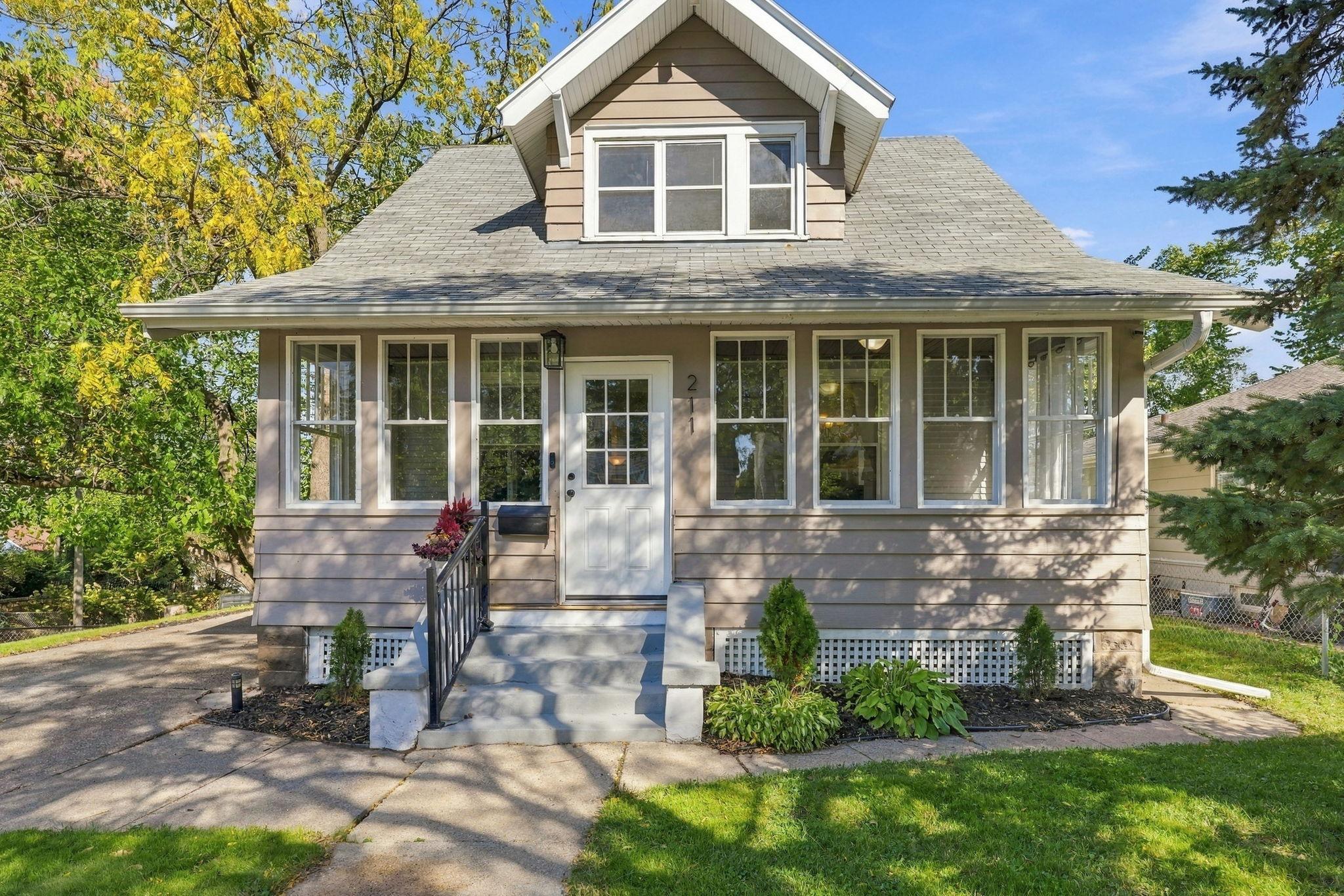 211 Morton Street E, Saint Paul MN 55107
