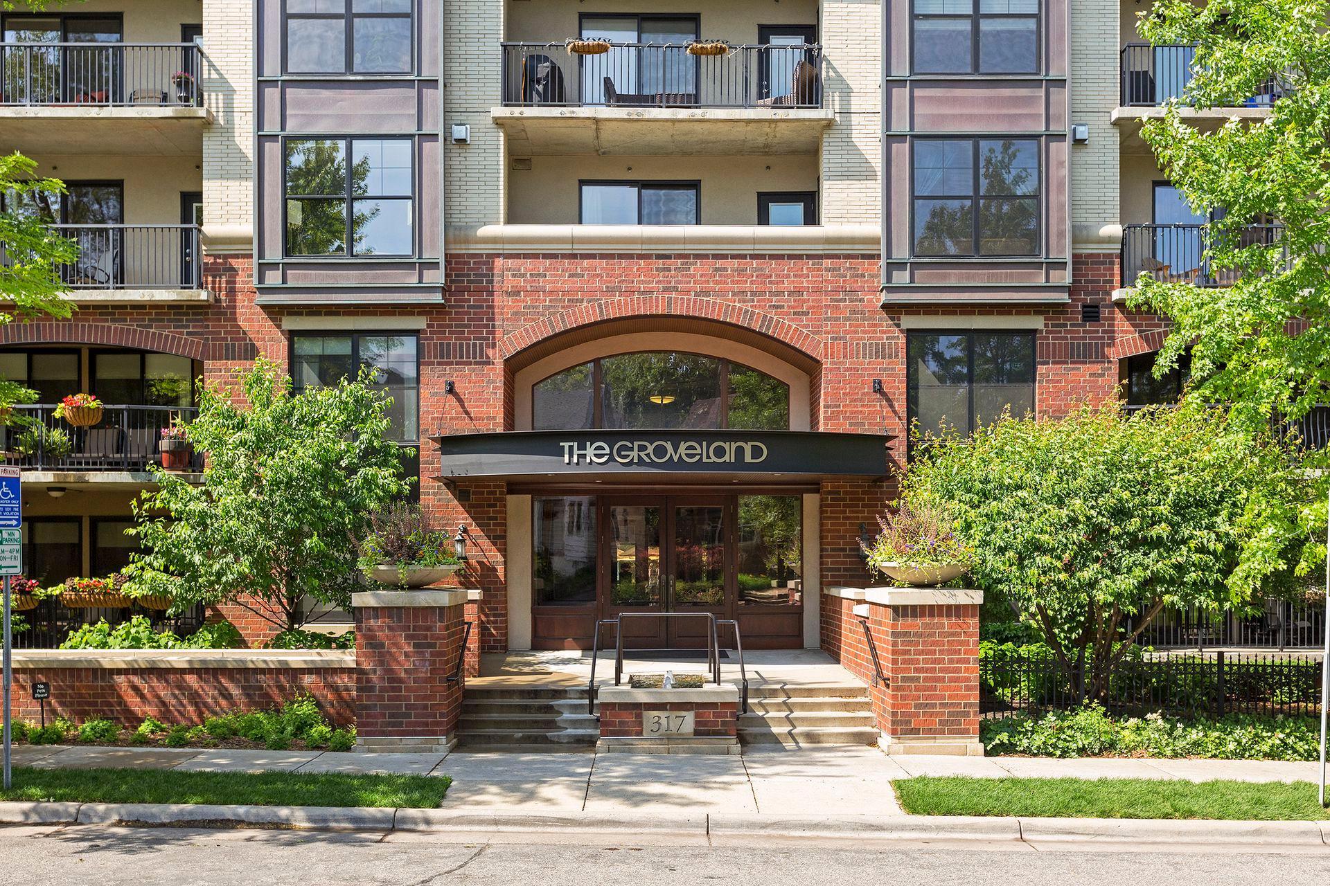 317 Groveland Avenue Unit 311, Minneapolis MN 55403