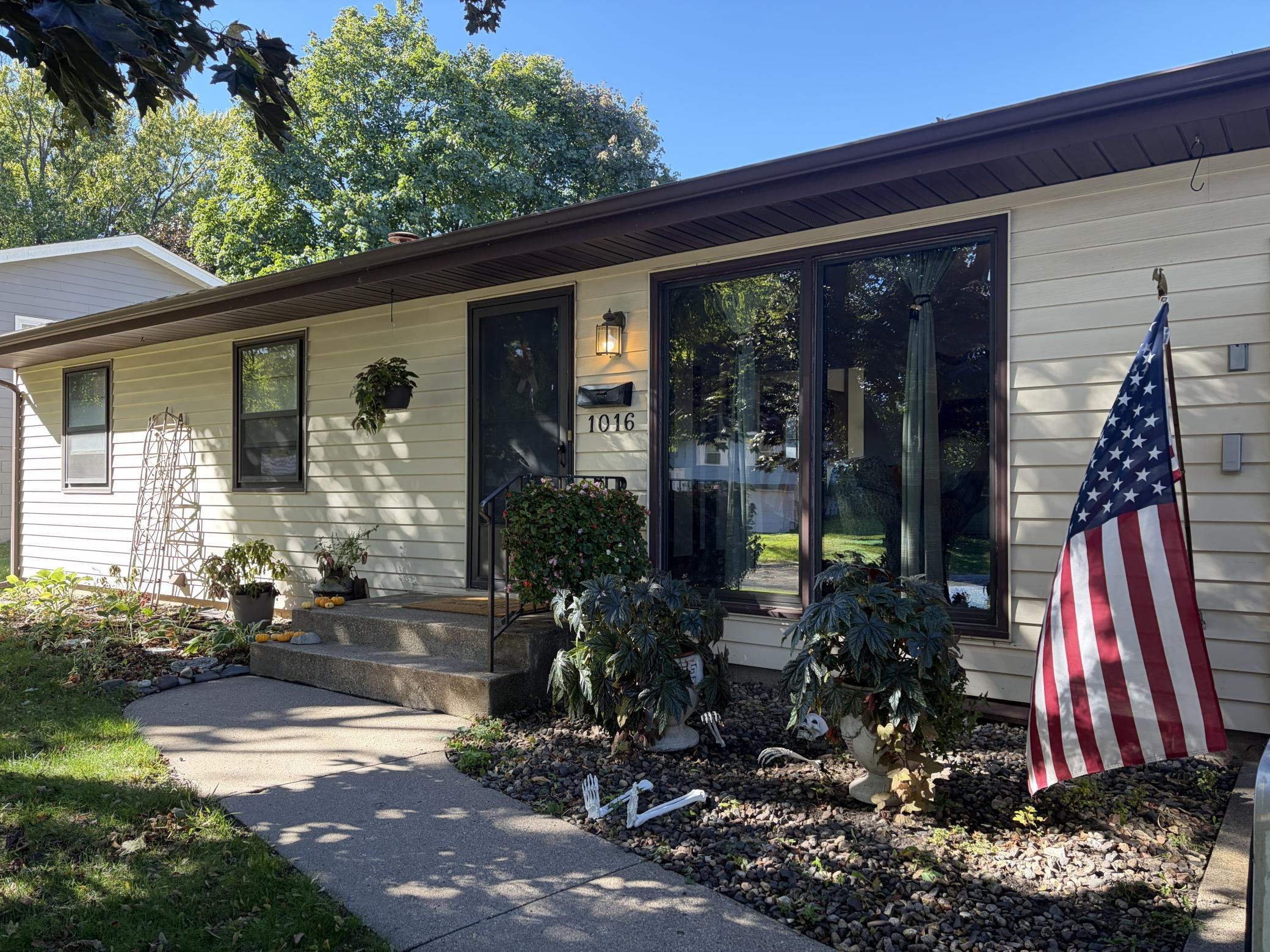1016 Jackson Street S, Shakopee MN 55379