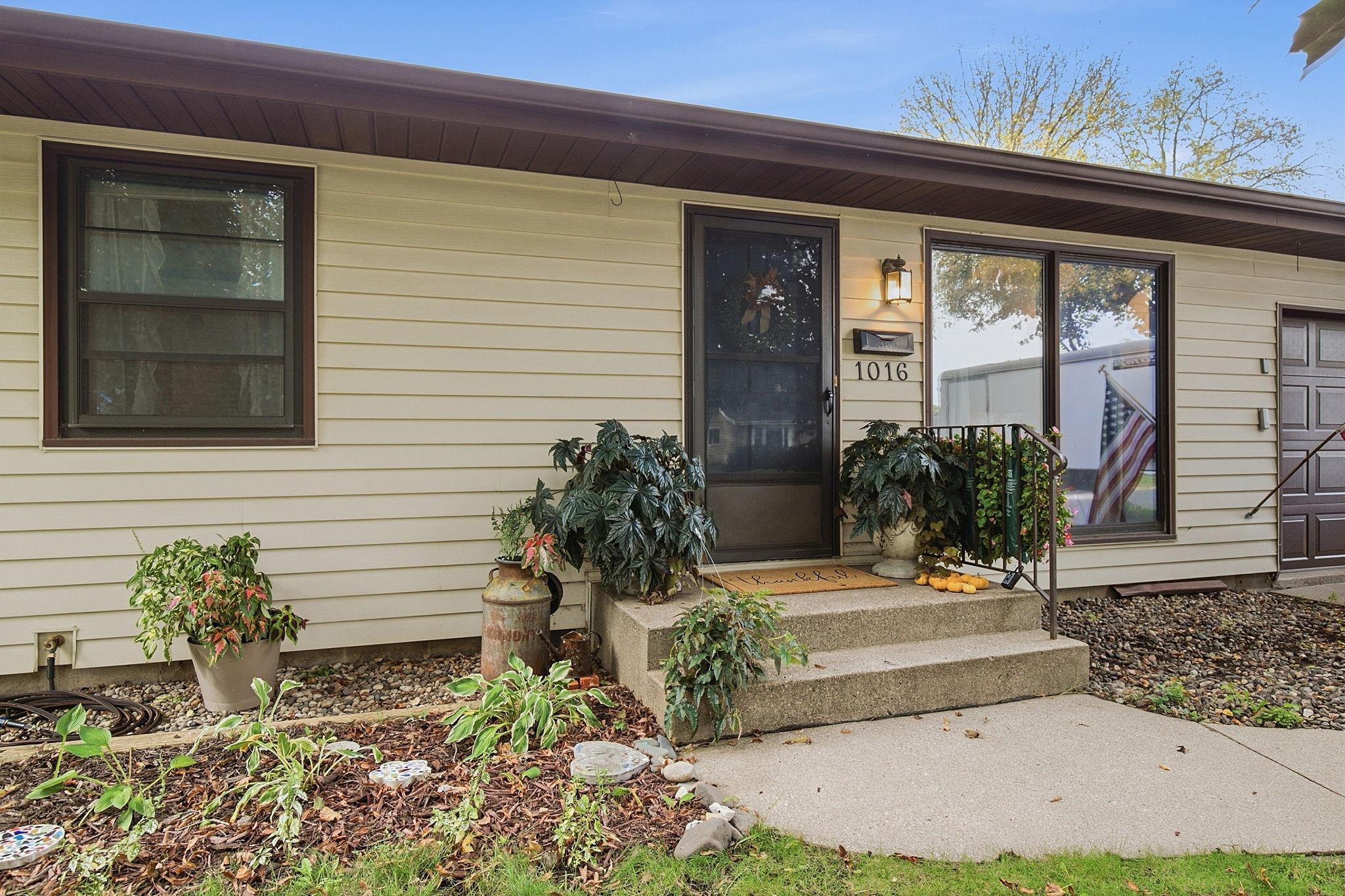 1016 Jackson Street S, Shakopee MN 55379