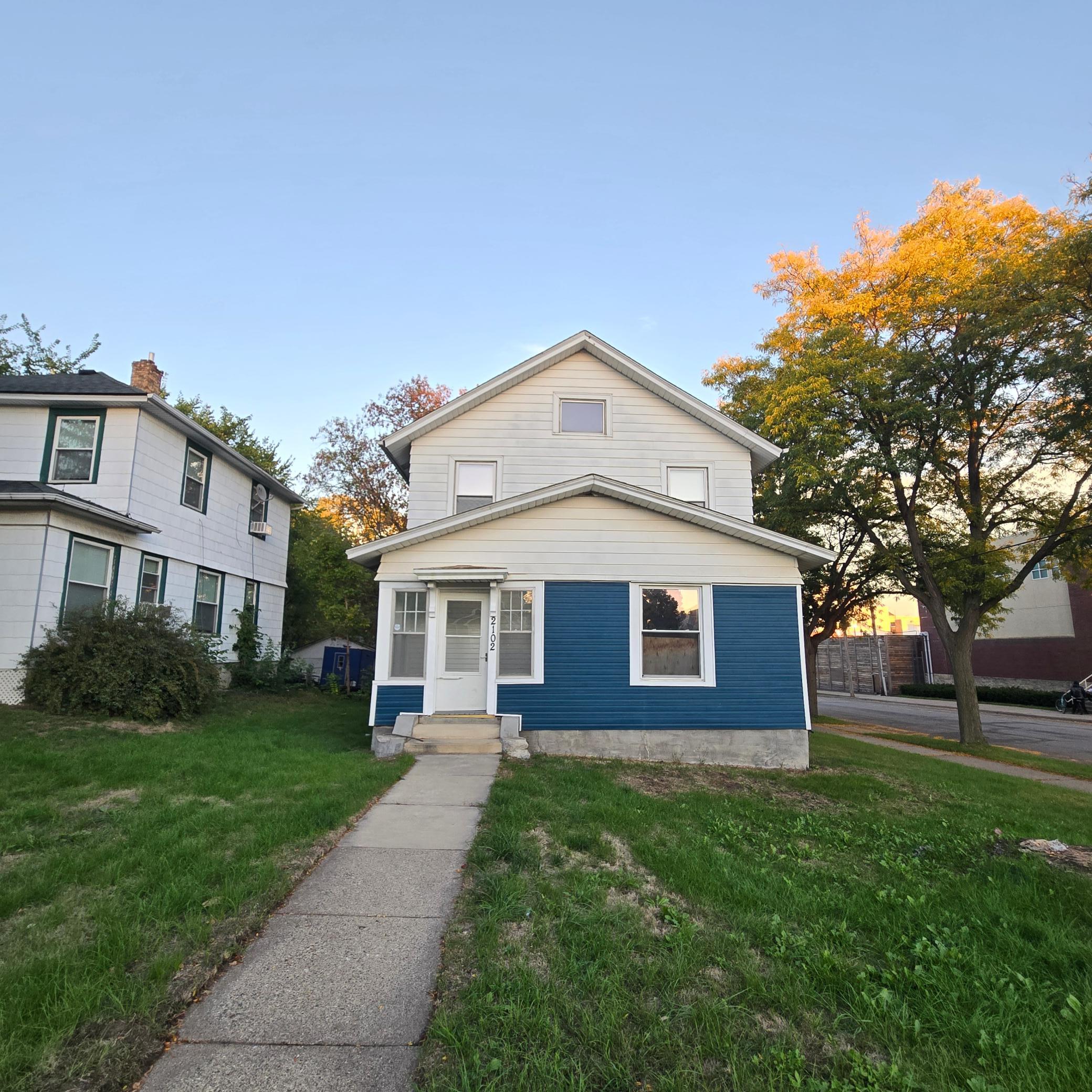 2102 Lyndale Avenue N, Minneapolis MN 55411