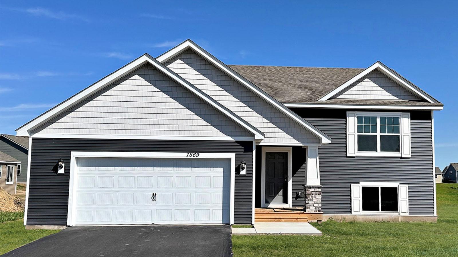1655 Shasta Drive, Shakopee MN 55379