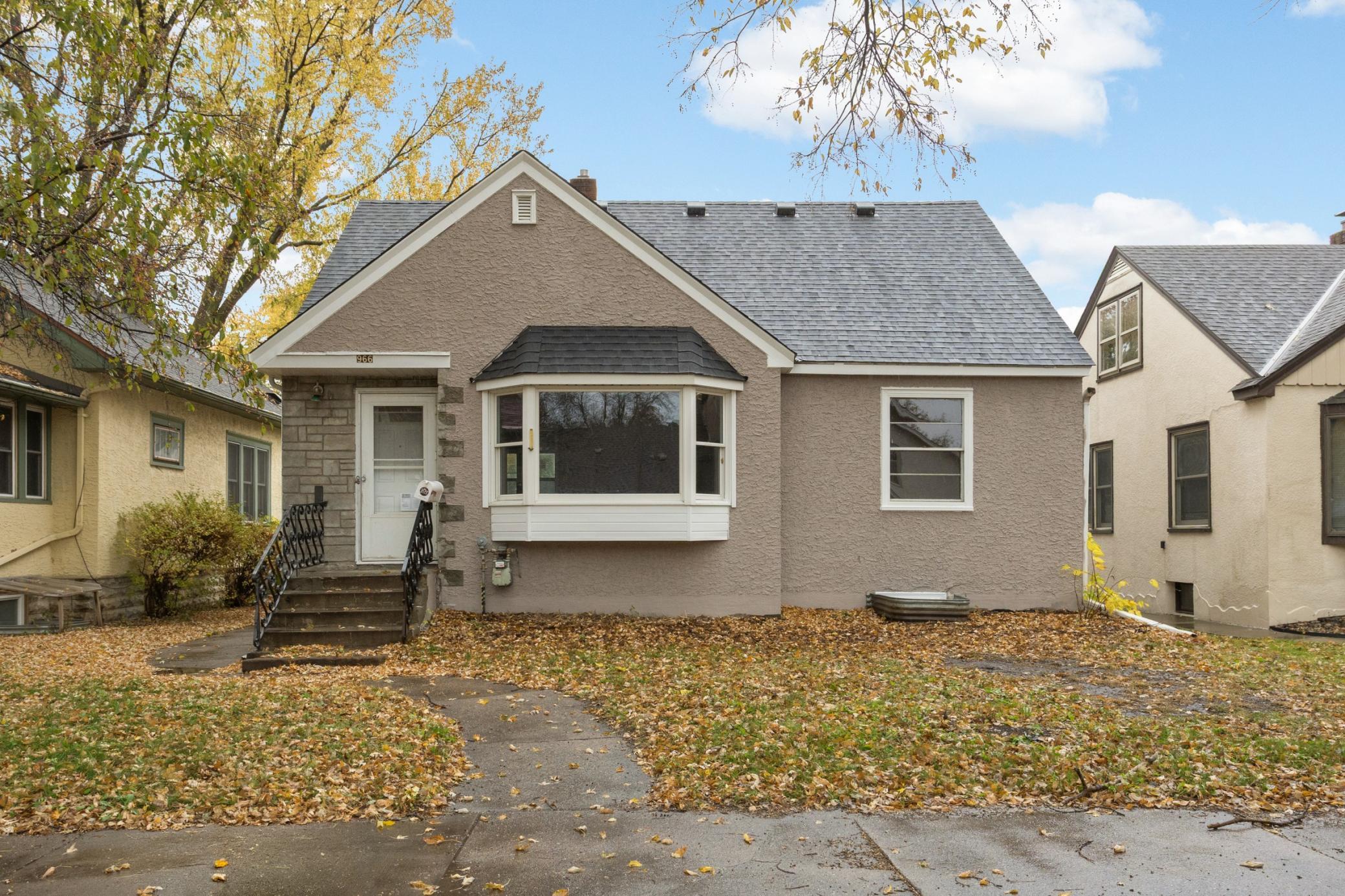 966 Hawthorne Avenue E, Saint Paul MN 55106