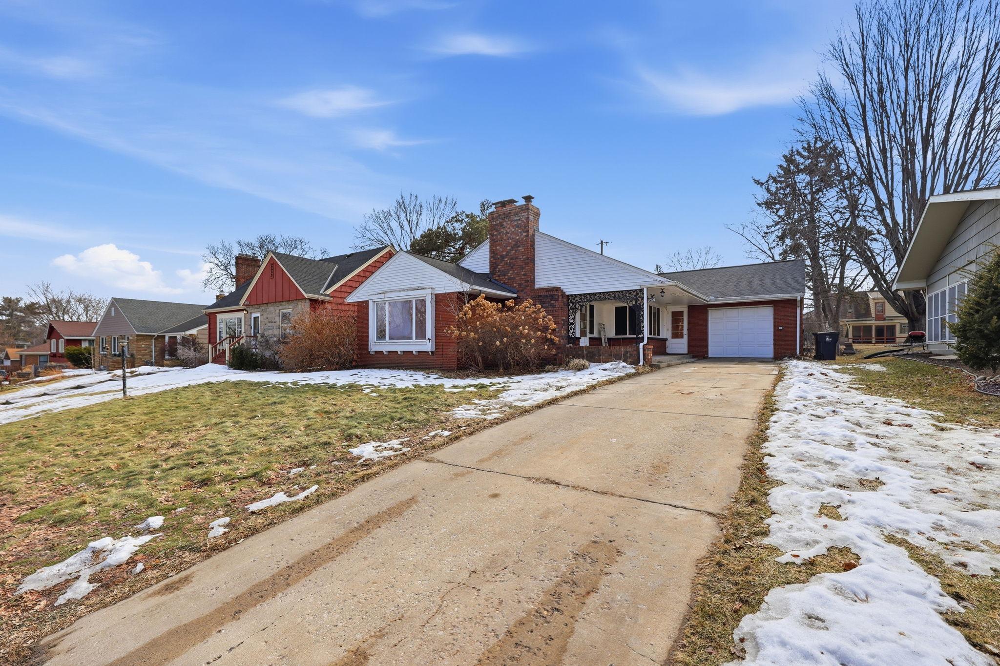 1030 Hyacinth Avenue E, Saint Paul MN 55106