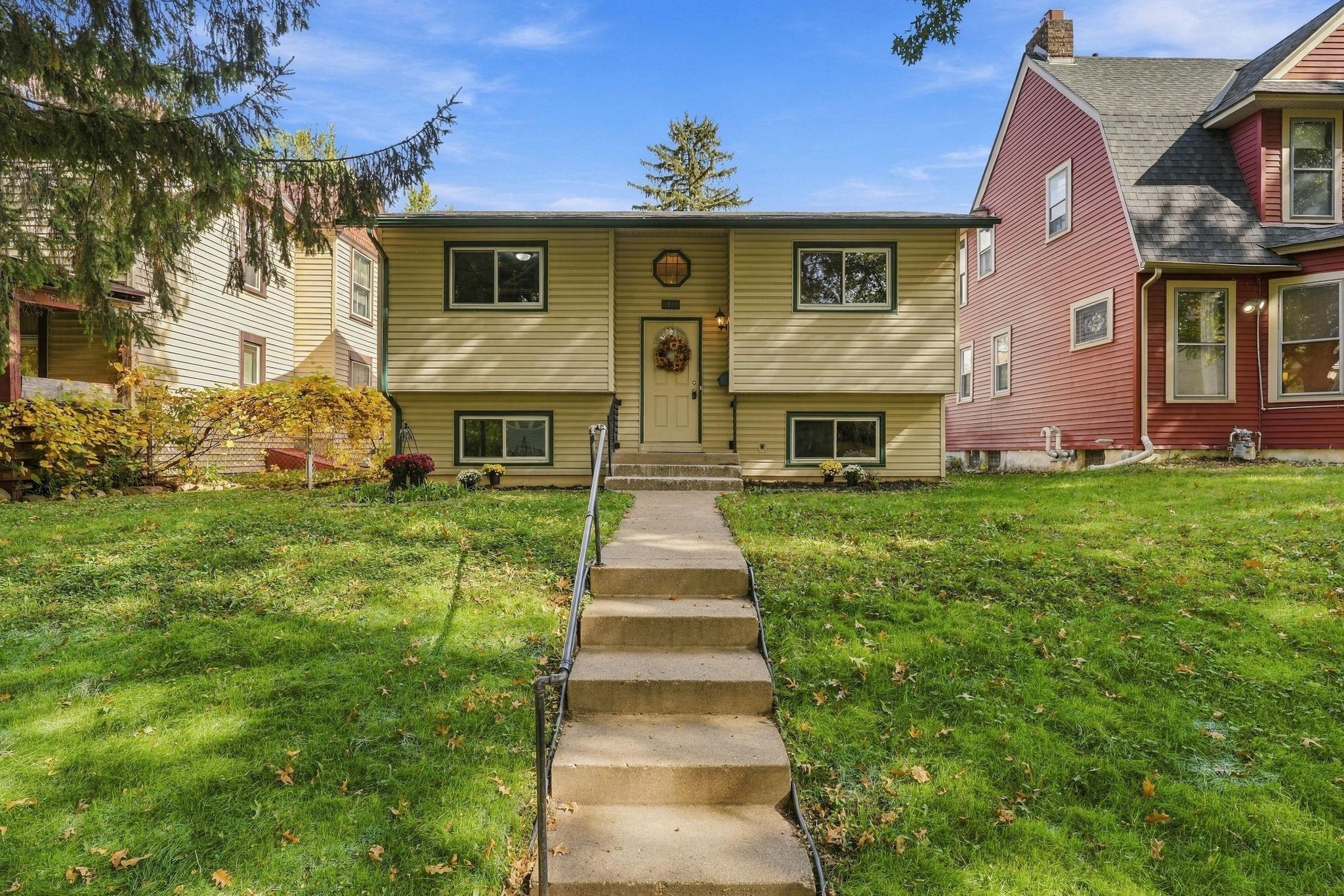 1741 Ames Place, Saint Paul MN 55106