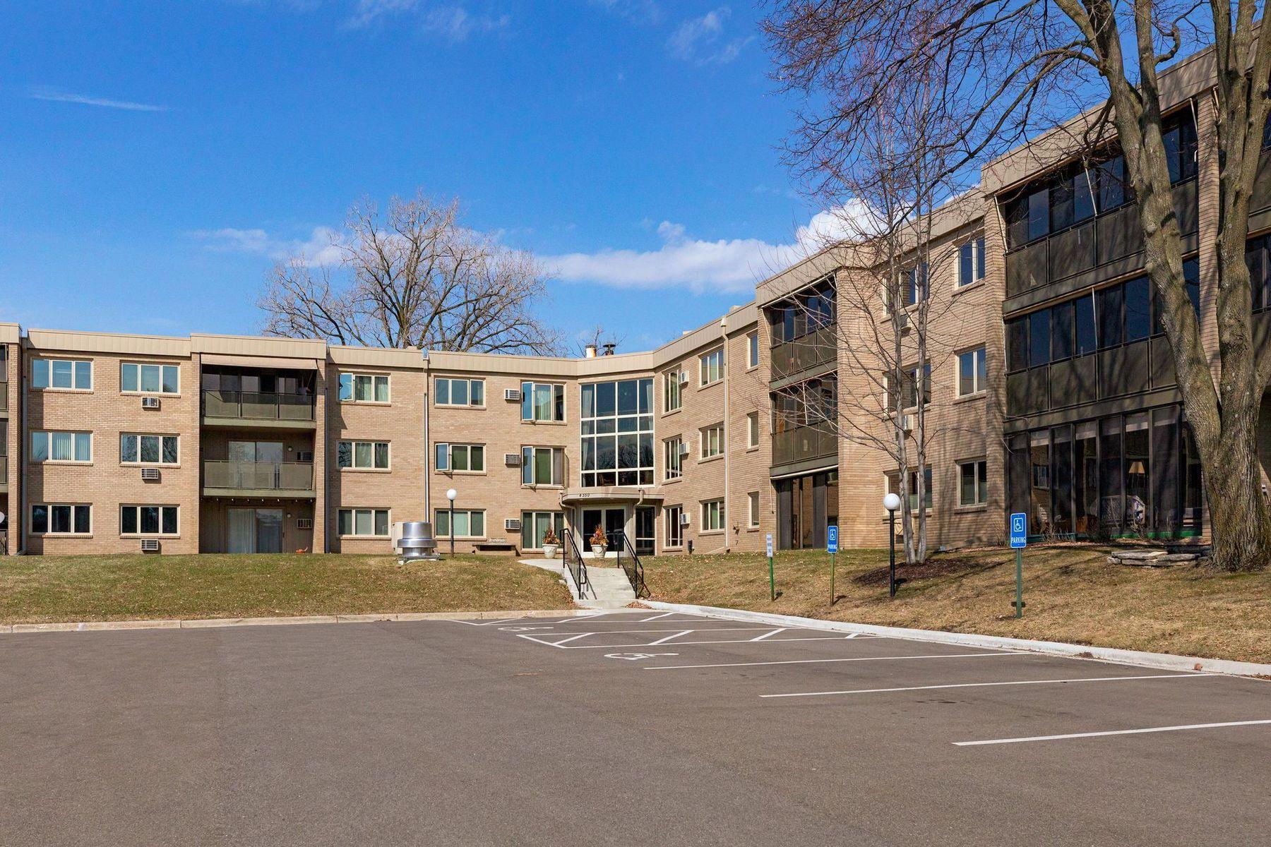 4350 Brookside Court Unit 206, Edina MN 55436