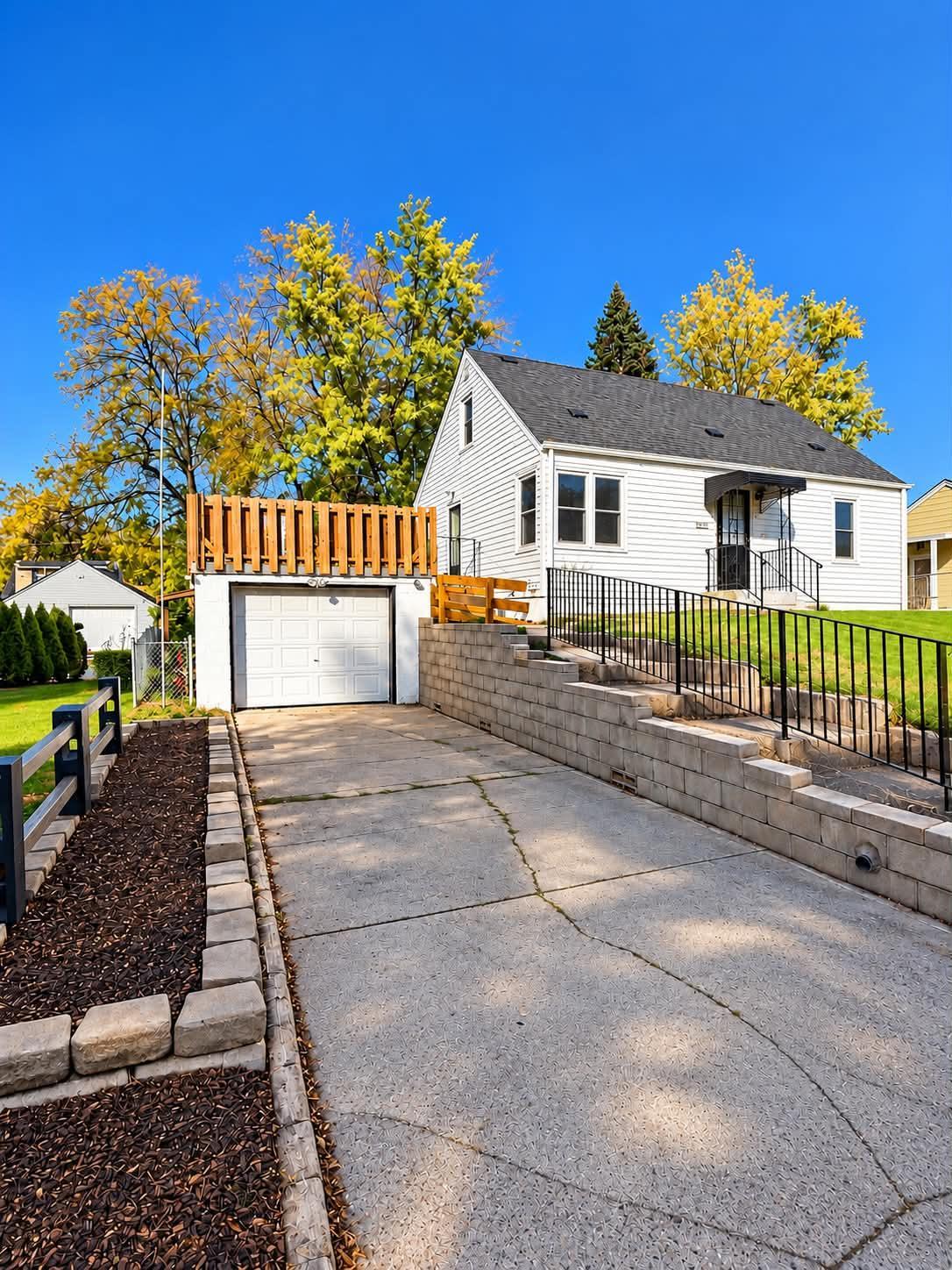 2057 Sherwood Avenue, Saint Paul MN 55119