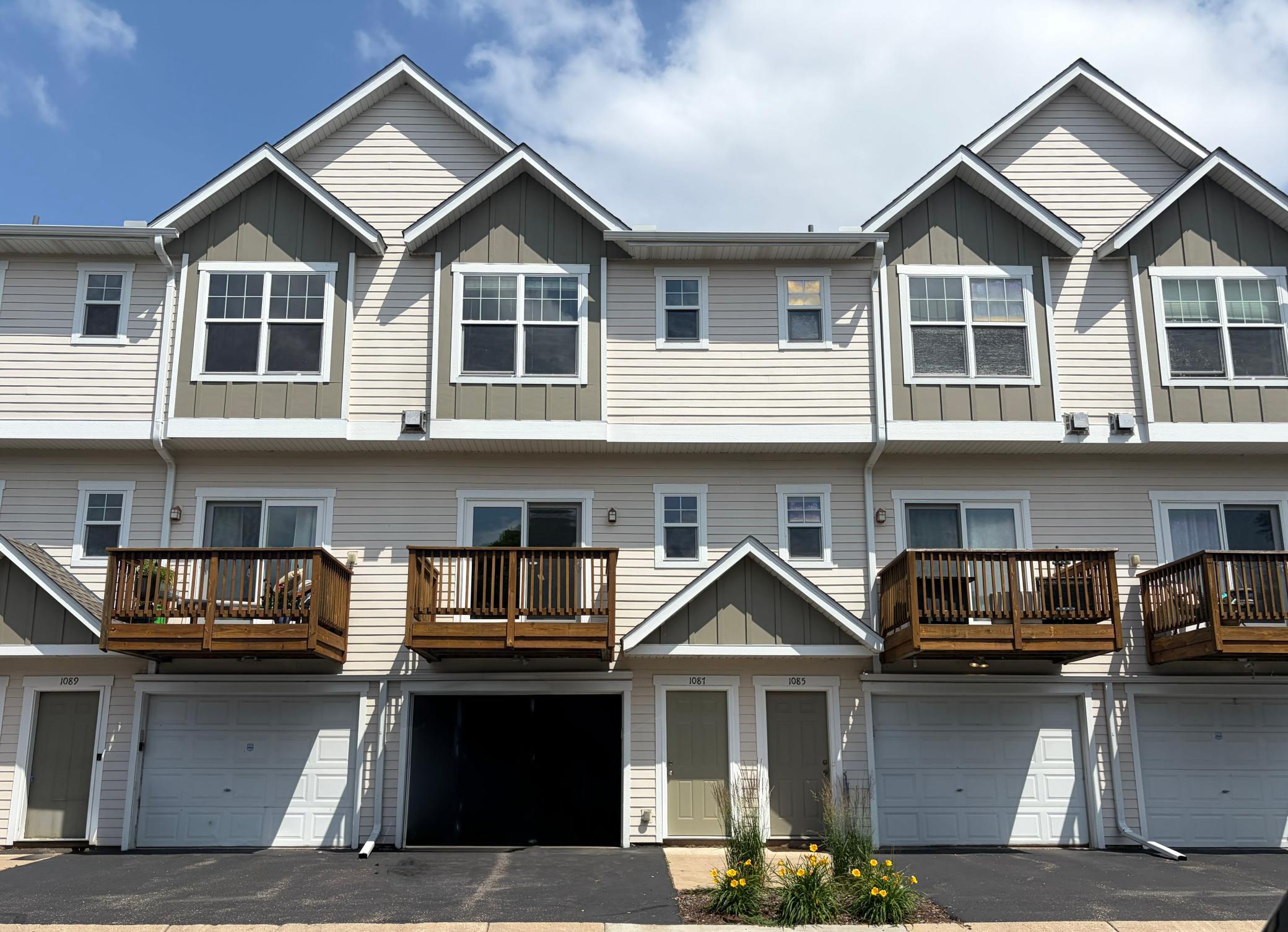 1087 Barclay Street, Saint Paul MN 55106