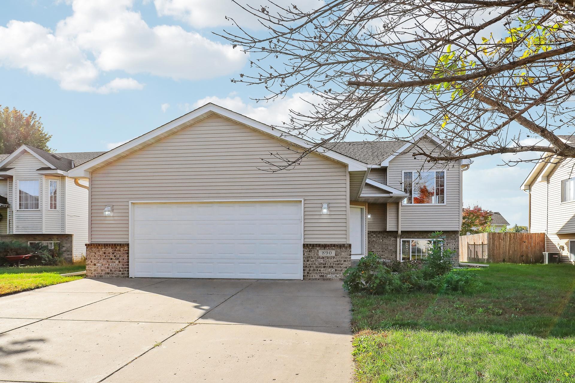 890 Newport Avenue, Shakopee MN 55379